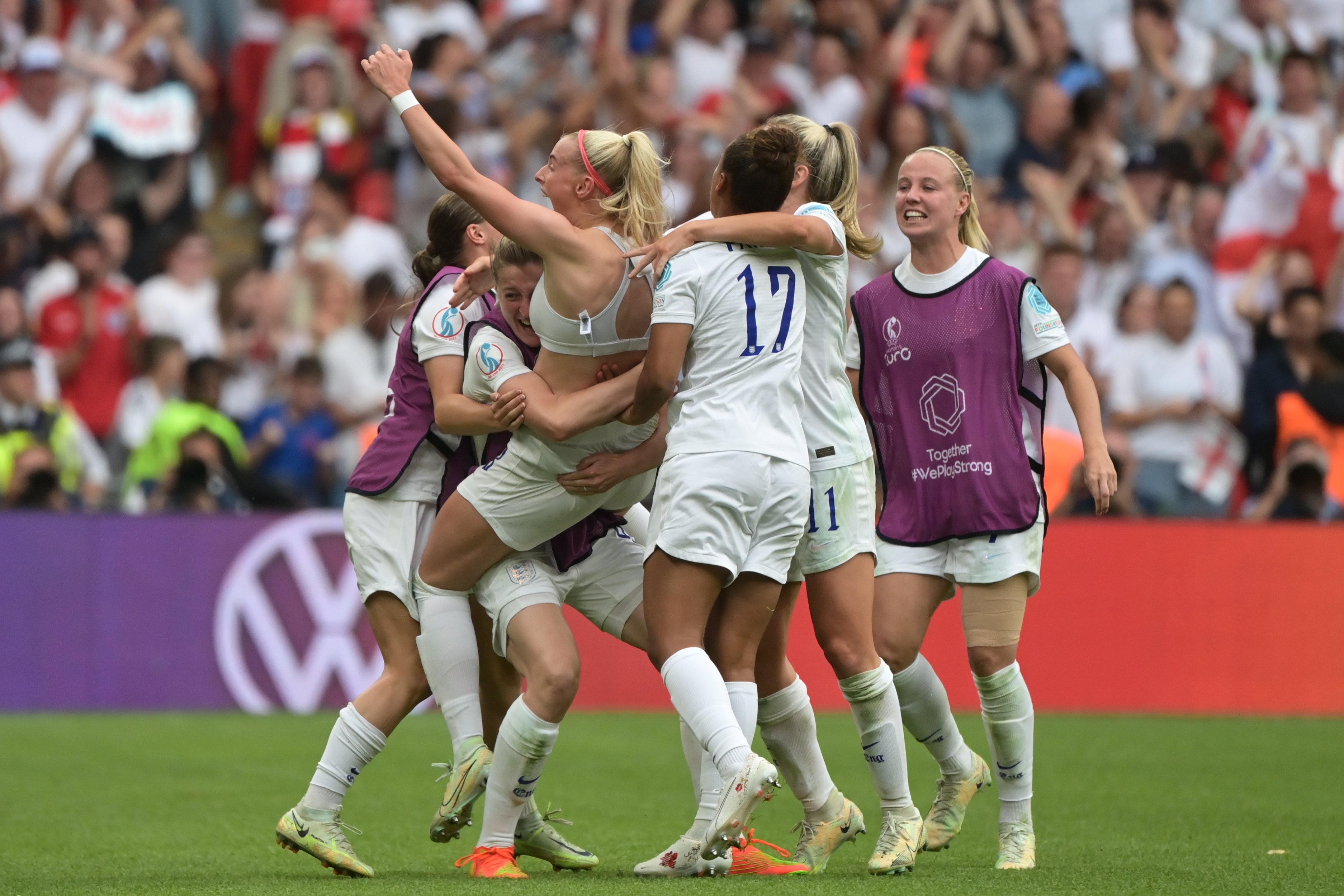 Inglaterra se impone a Alemania en la final de la Eurocopa femenina (2-1) y rompe el maleficio