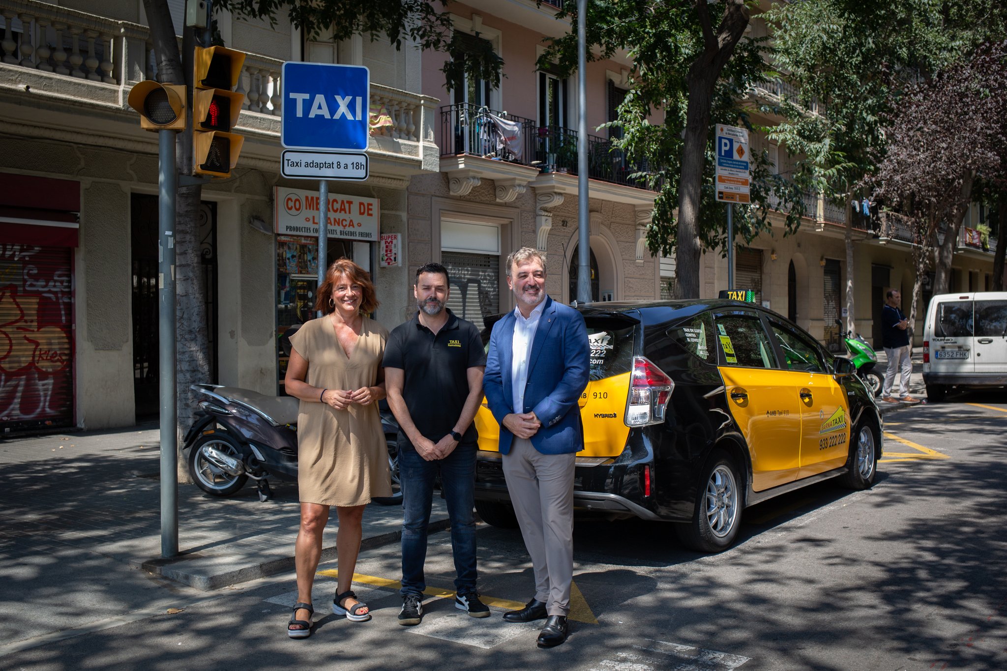 Barcelona incorpora microparadas de taxi para reducir la contaminación y mejorar la fluidez viaria