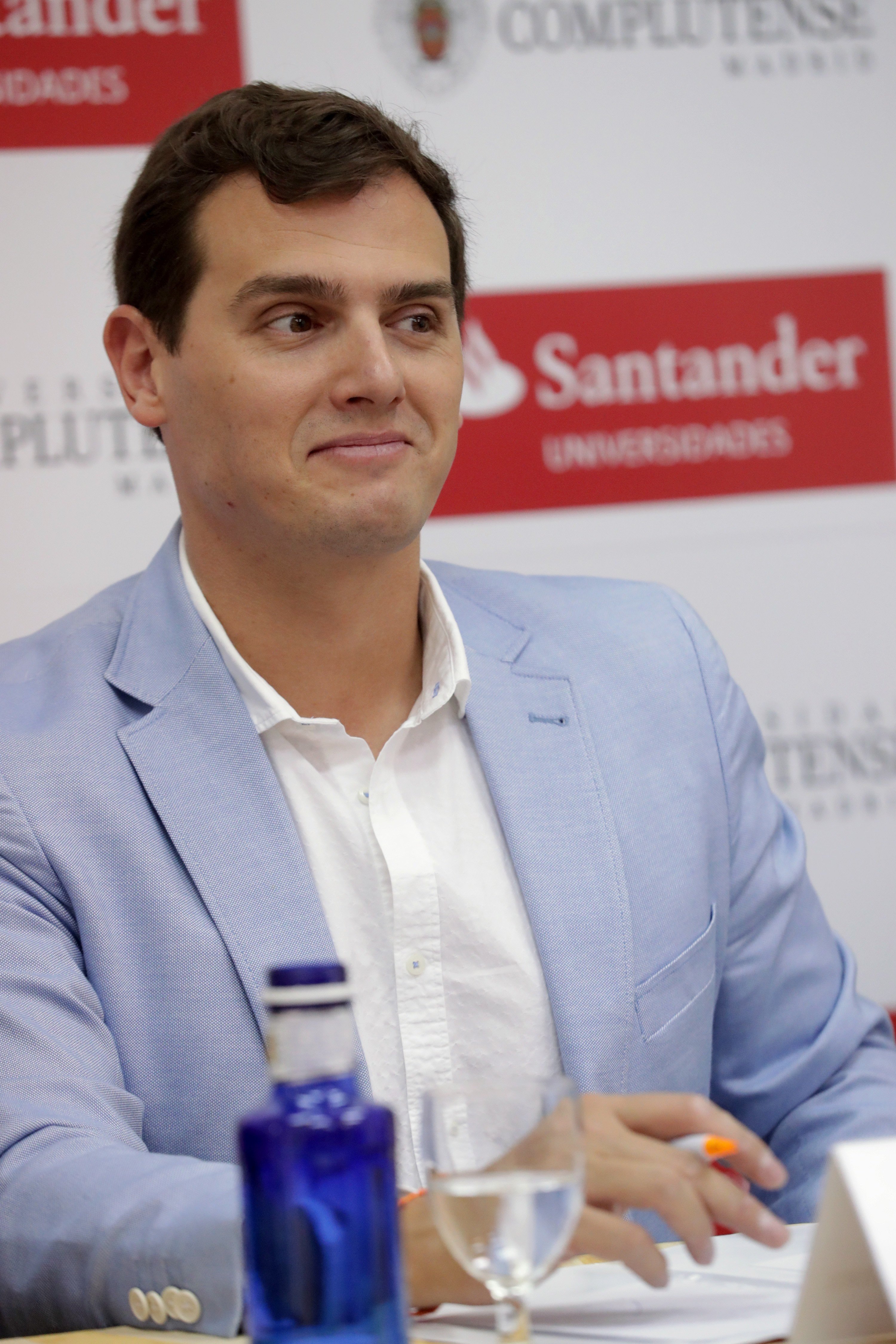 Rivera dice que la reforma constitucional de Sánchez parece hecha con Carod-Rovira