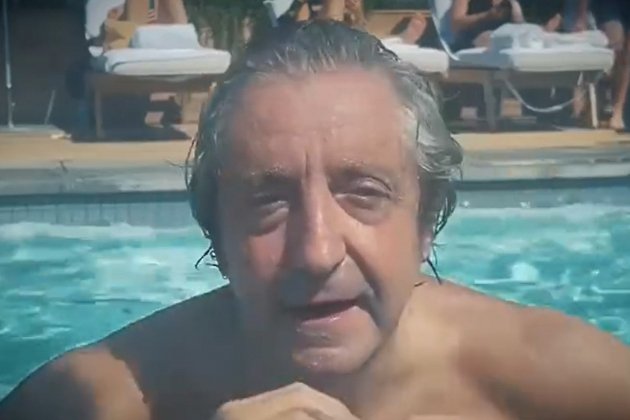 Pedrerol en la piscina