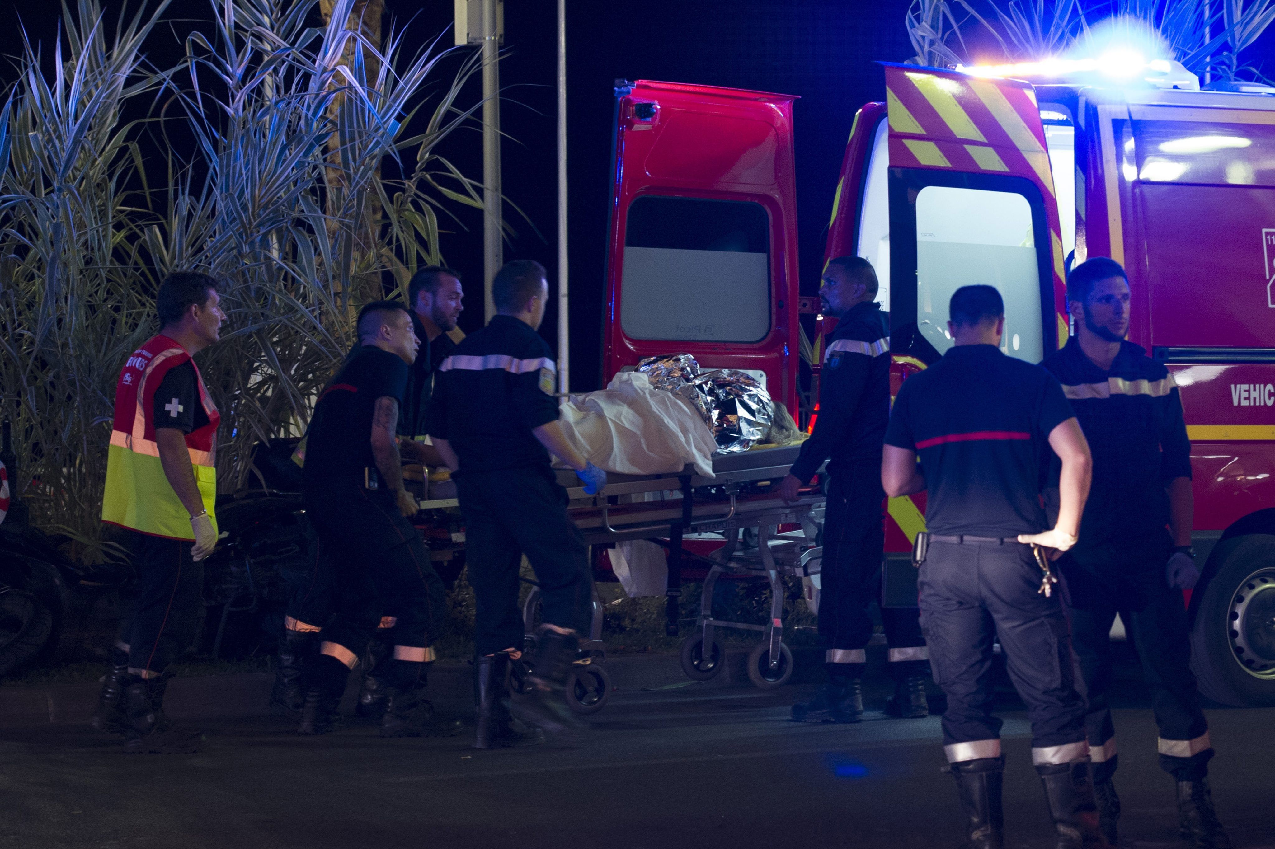 Más de 50 niños entre los 120 heridos del atentado de Niza
