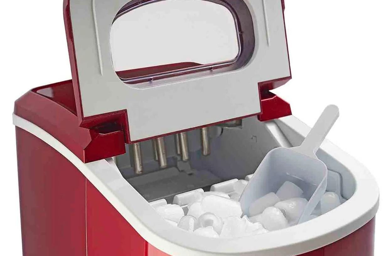 La máquina de hielo de Lidl que te permite hacer cubitos en casa en pocos minutos