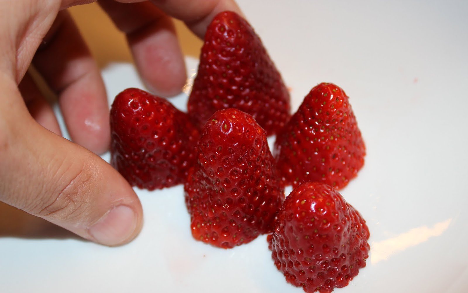 maduixes saltades pebre rom sobre gelat vainilla pas3