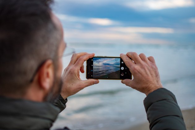 Selfies mentre es fa turisme Damiano Lingauri Unsplash