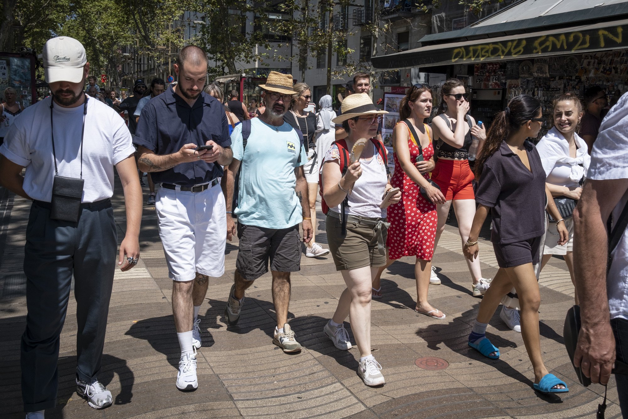 Barcelona augmenta fins a 20 persones la limitació de grups turístics a Ciutat Vella