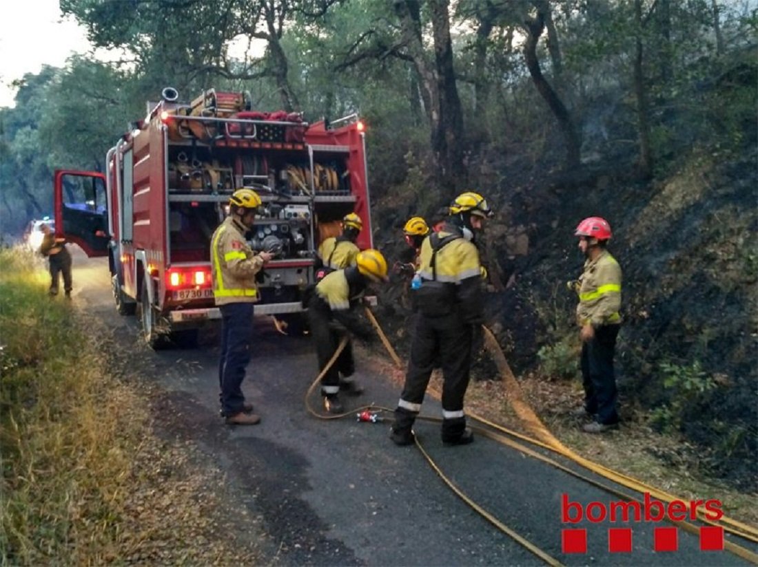 Controlat l'incendi forestal del Voló