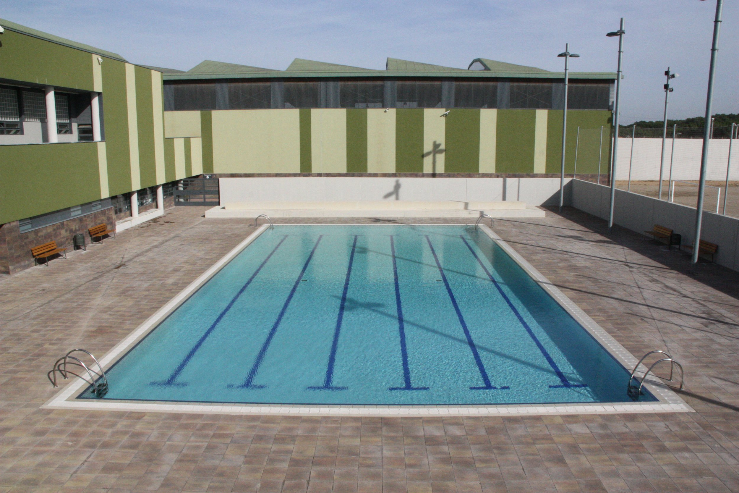 Mor la nena rescatada dimecres quan s'ofegava en una piscina de Girona