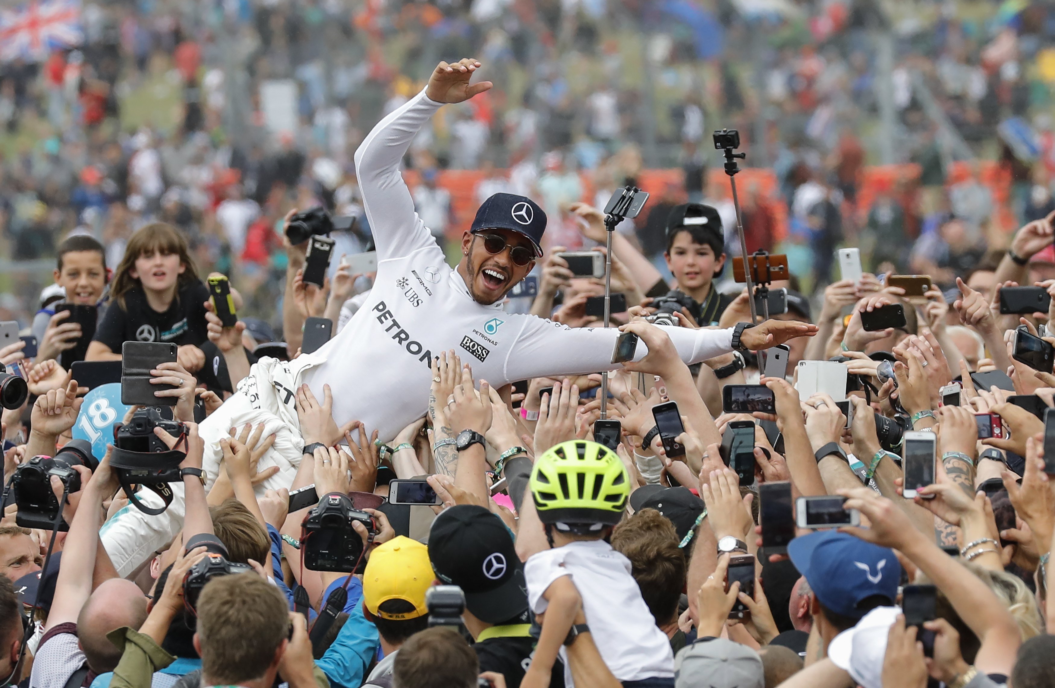 Hamilton consigue un repóquer en Silverstone