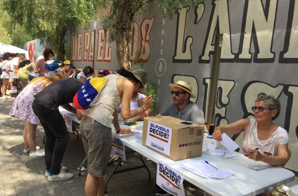 Votación en el referéndum de la oposición venezolana / AA