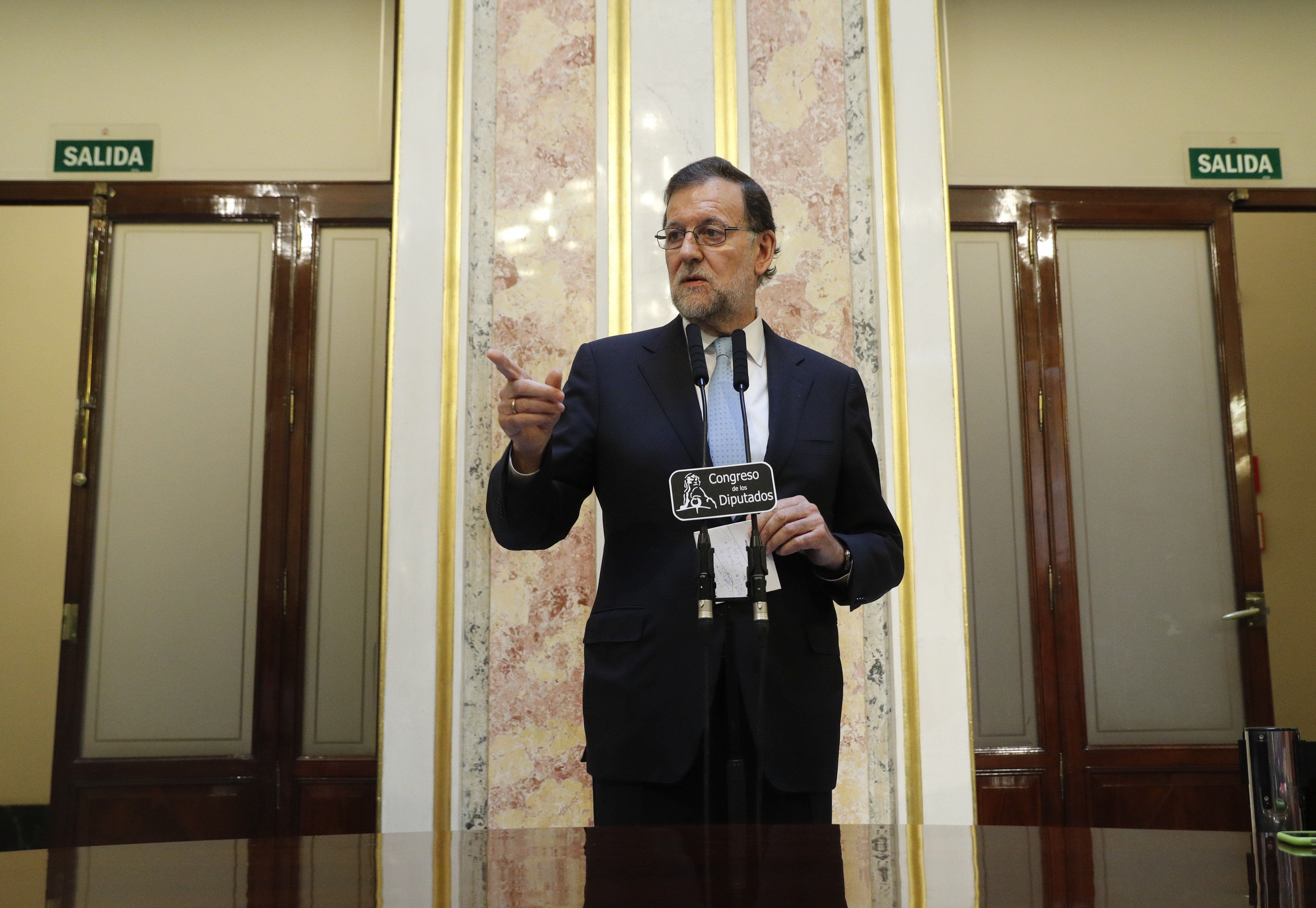 Rajoy s’escuda en l’economia perquè el deixin governar
