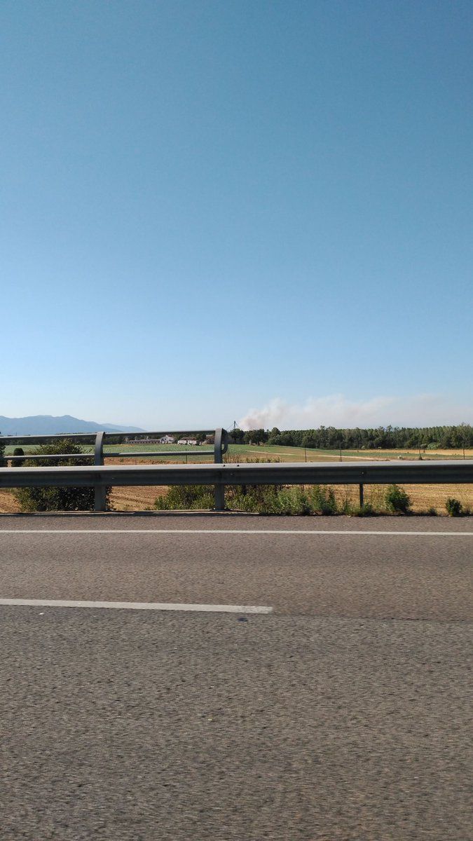 Quema una zona forestal en Santa Coloma de Farners