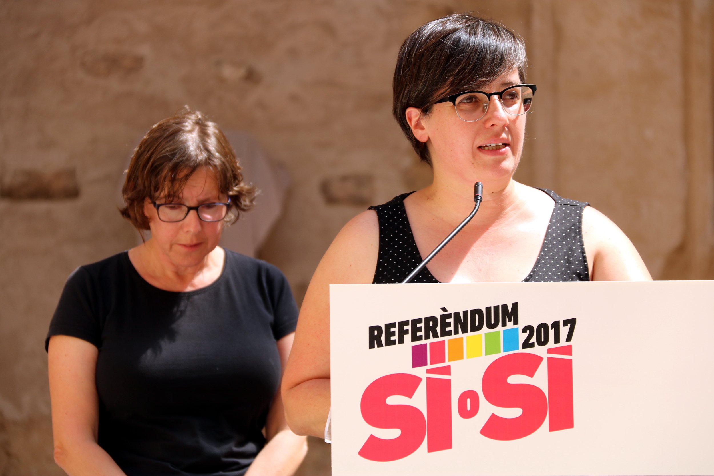 La CUP exigeix al Govern "no dilatar més" la compra d'urnes