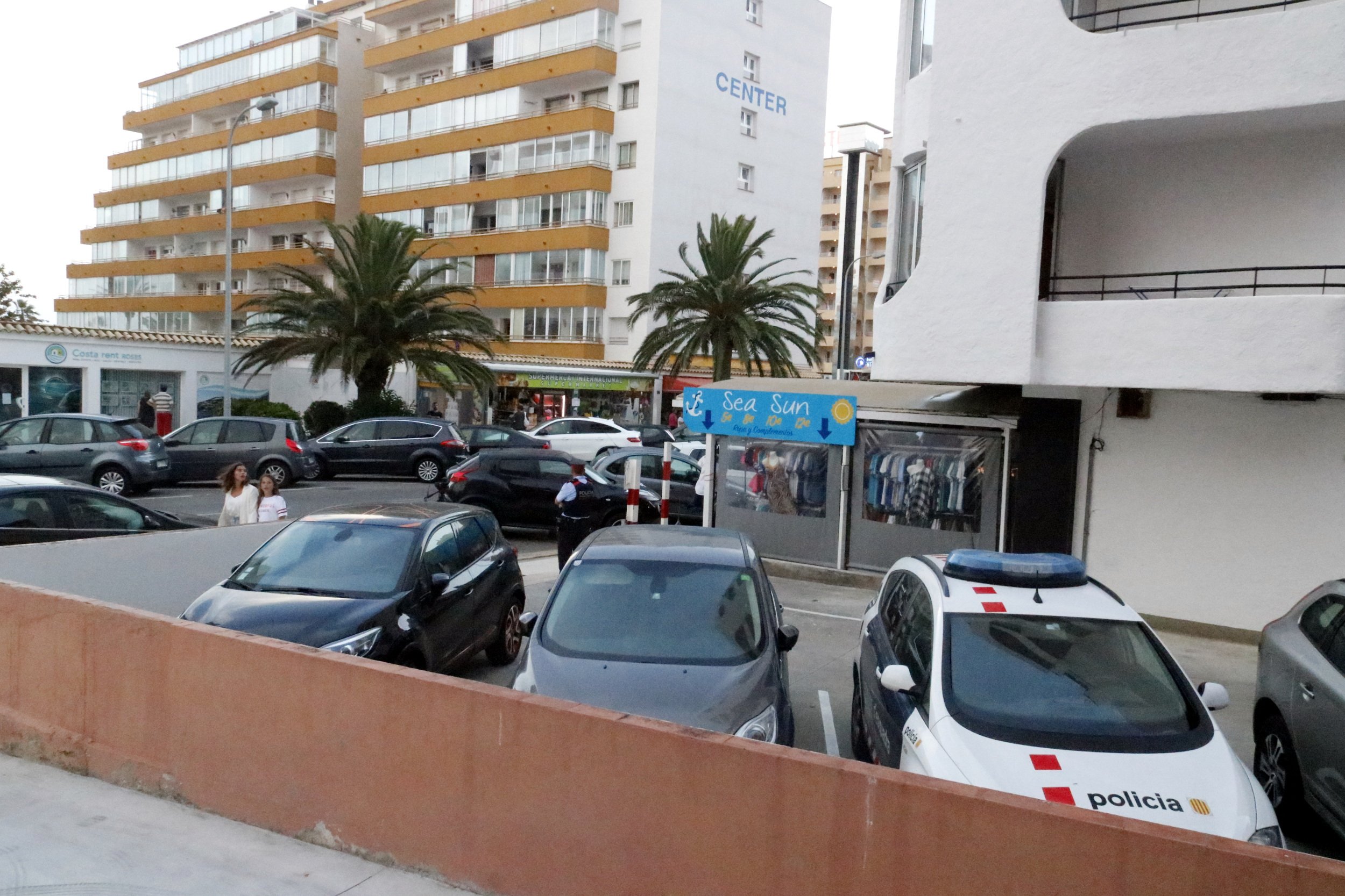 Un home en mata un altre d’una ganivetada a Roses i s’entrega als Mossos