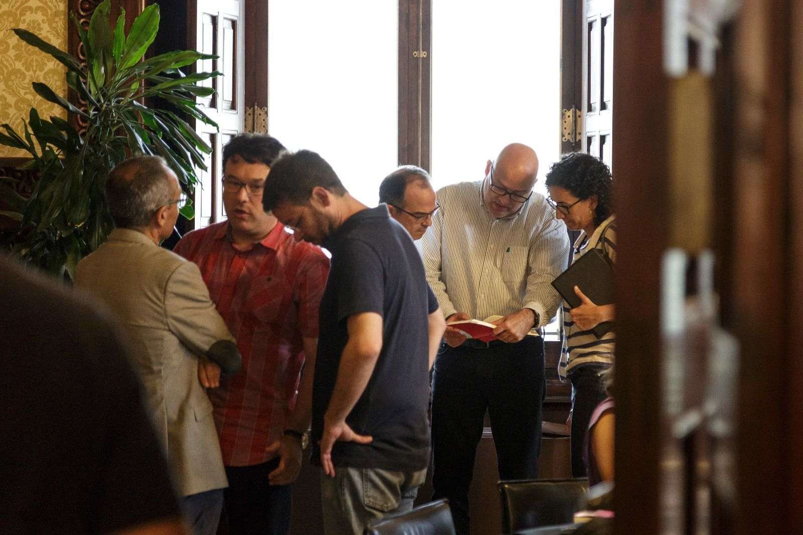 La oposición denuncia "la dejadez de funciones" de la Mesa