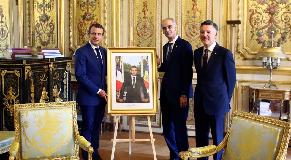 ¿Qué hace Macron con la bandera andorrana?