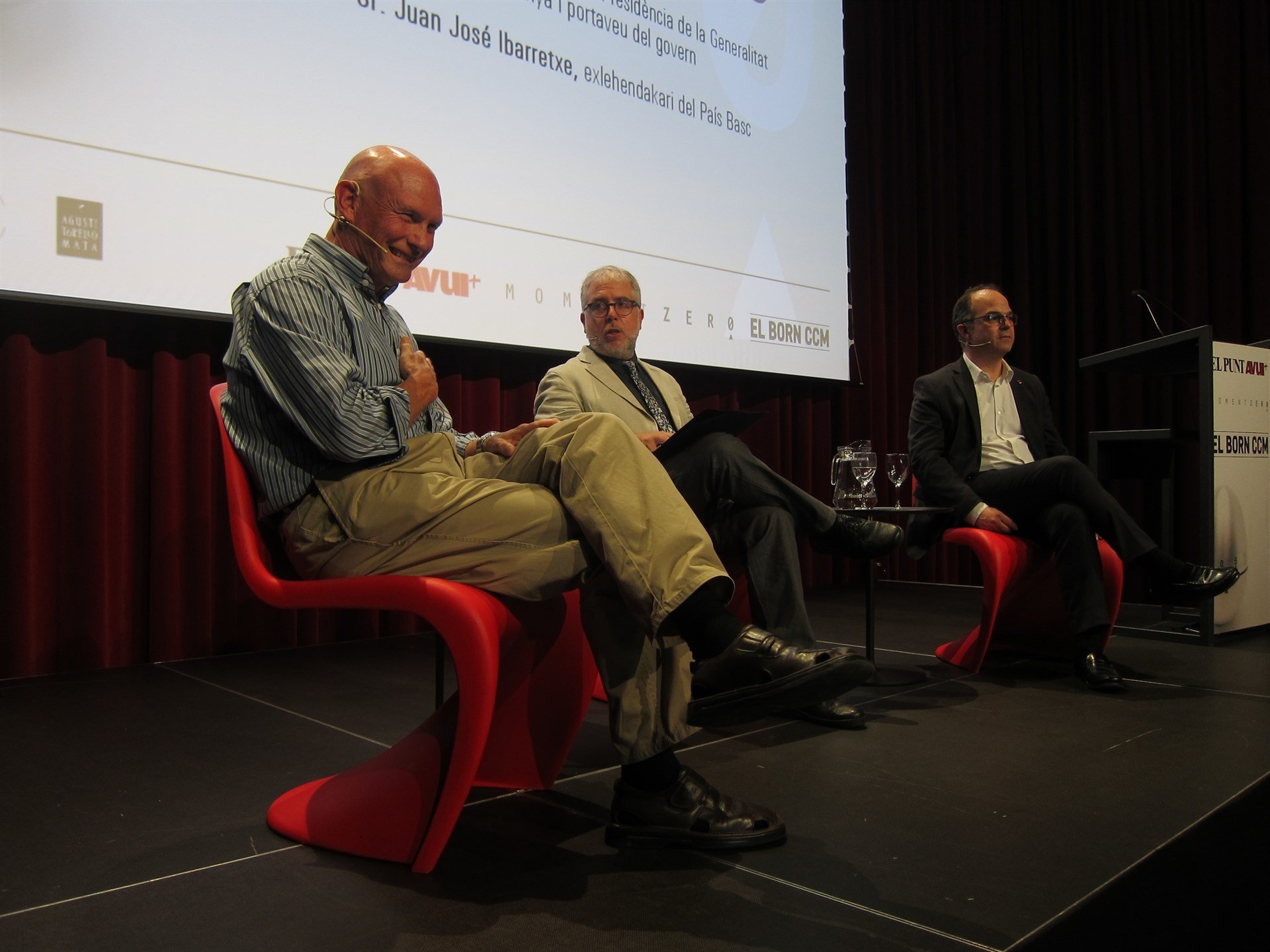 Turull invita a "los hiperventilados y tiquismiquis a 76 días de excedencia"