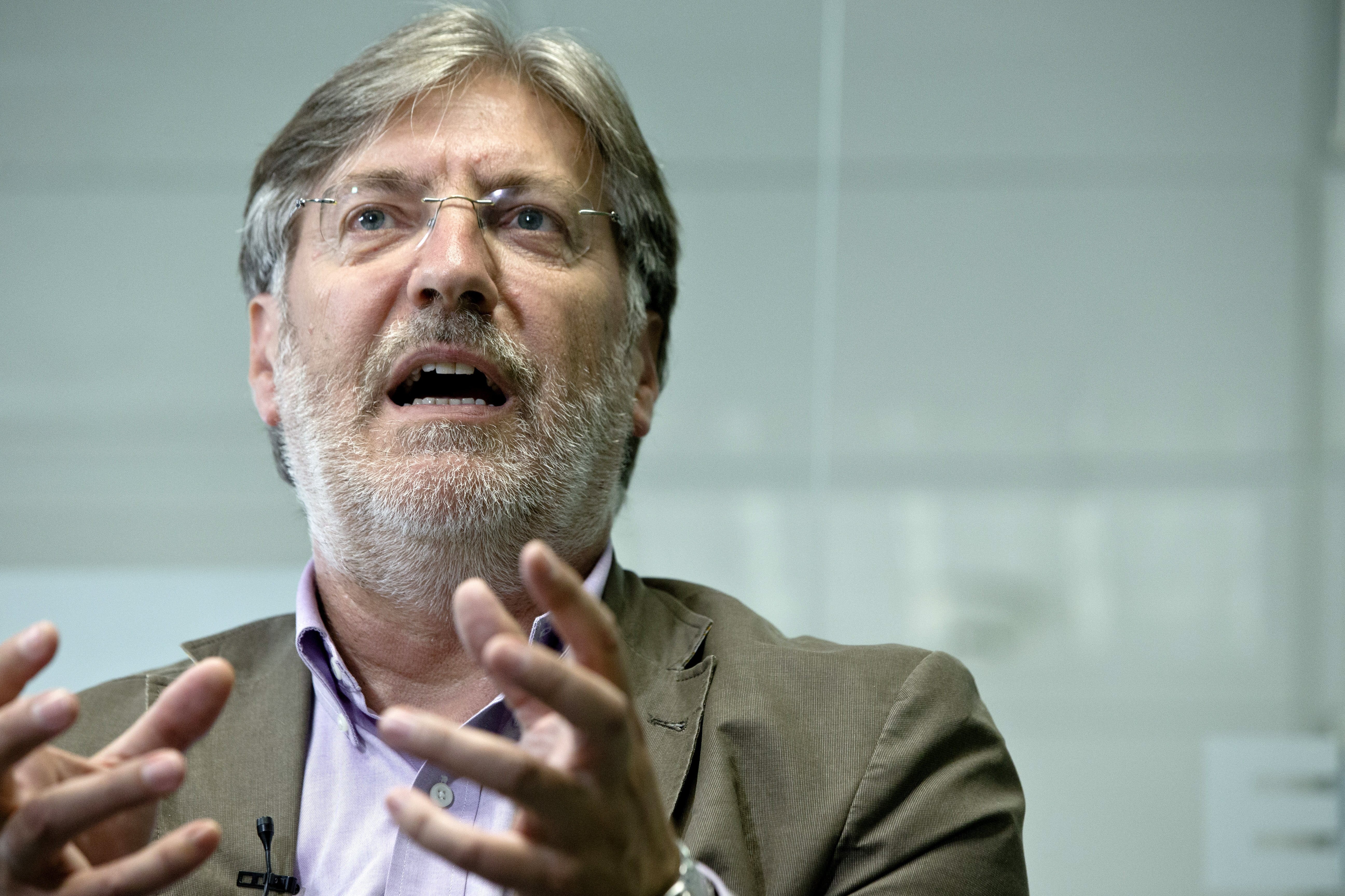 Pérez Tapias rompe el carnet del PSOE, después de pedir el referéndum