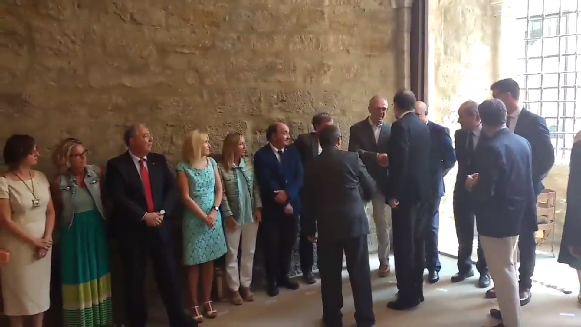 Un senador de ERC regala a Rajoy el DVD de 'Las Cloacas de Interior'