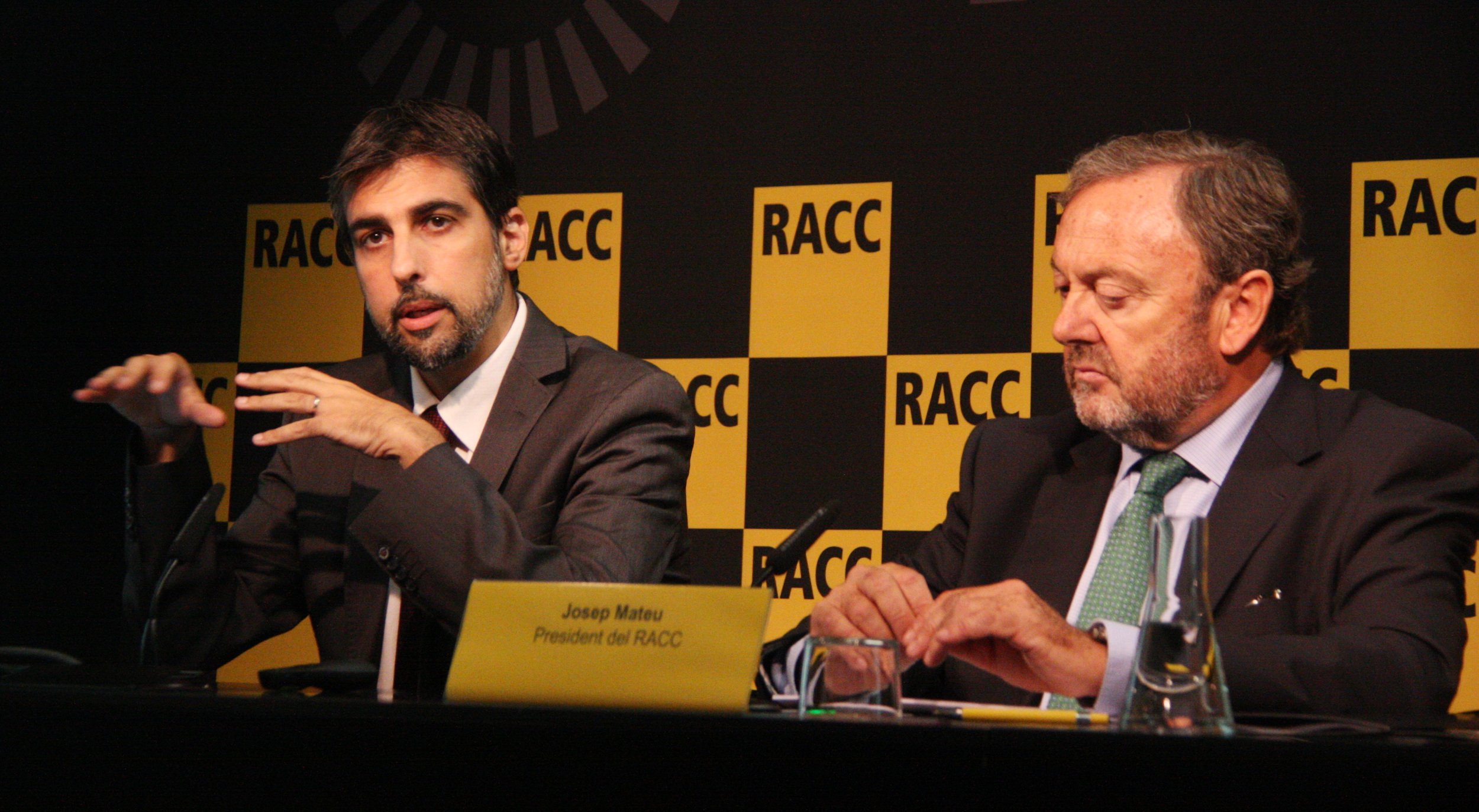 El RACC alerta de que el 40% de los radares catalanes tienen señalización deficiente