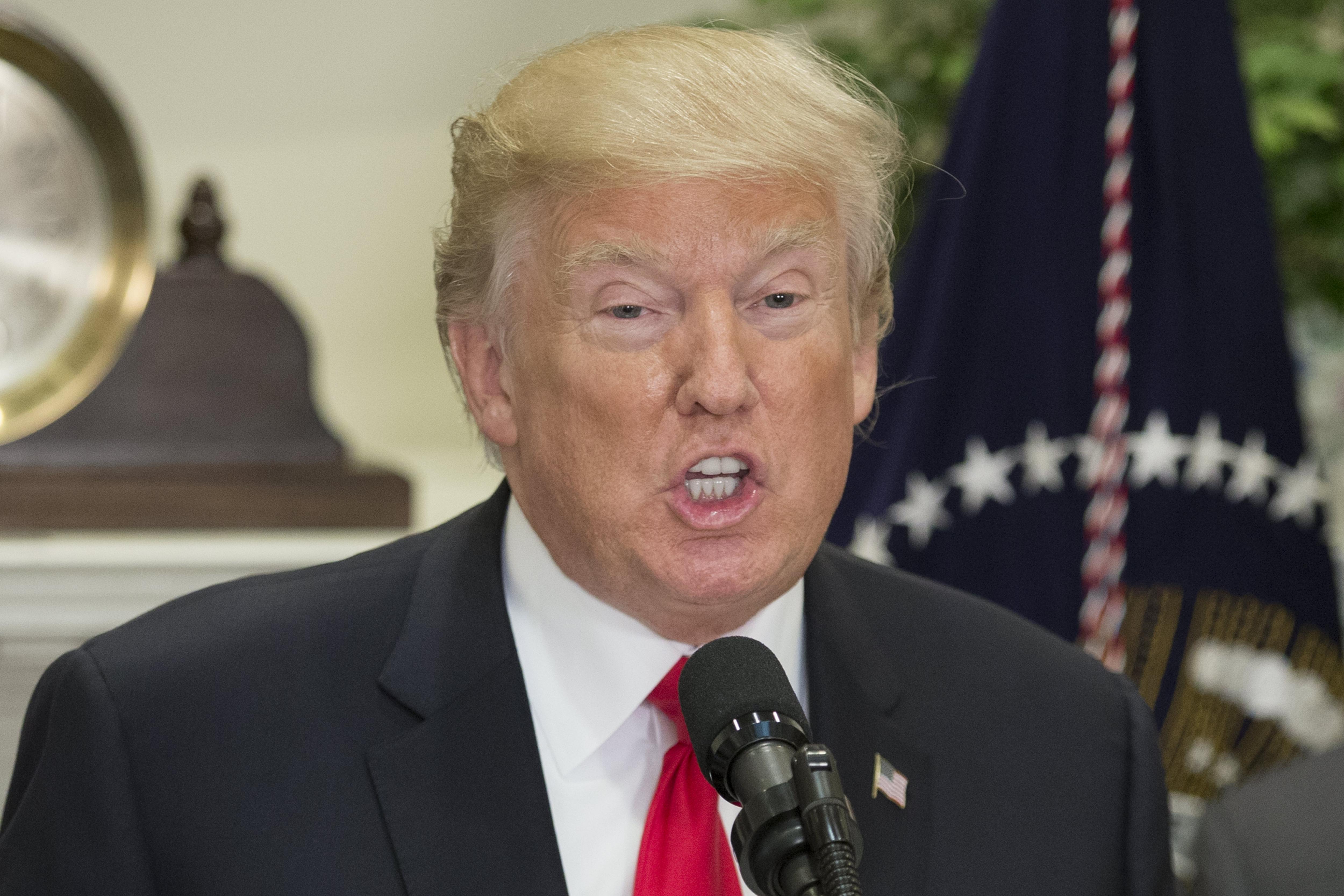 Dimiteixen el portaveu i un advocat de l'equip legal de Trump