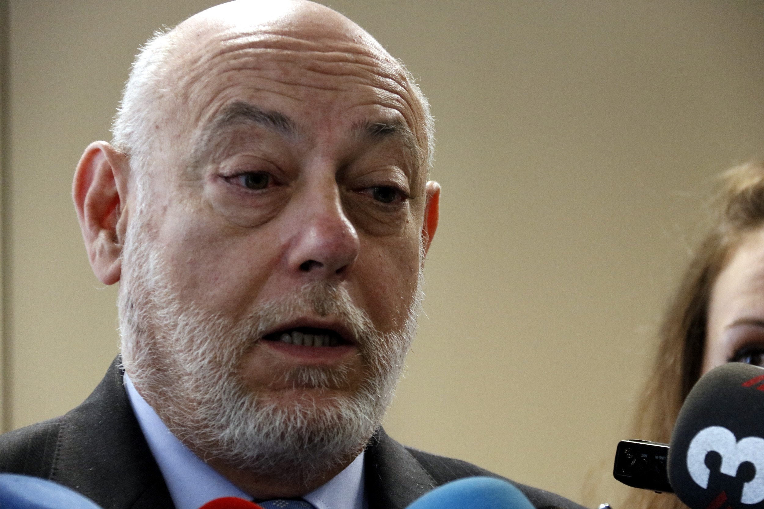 Maza insiste en perseguir la compra de urnas