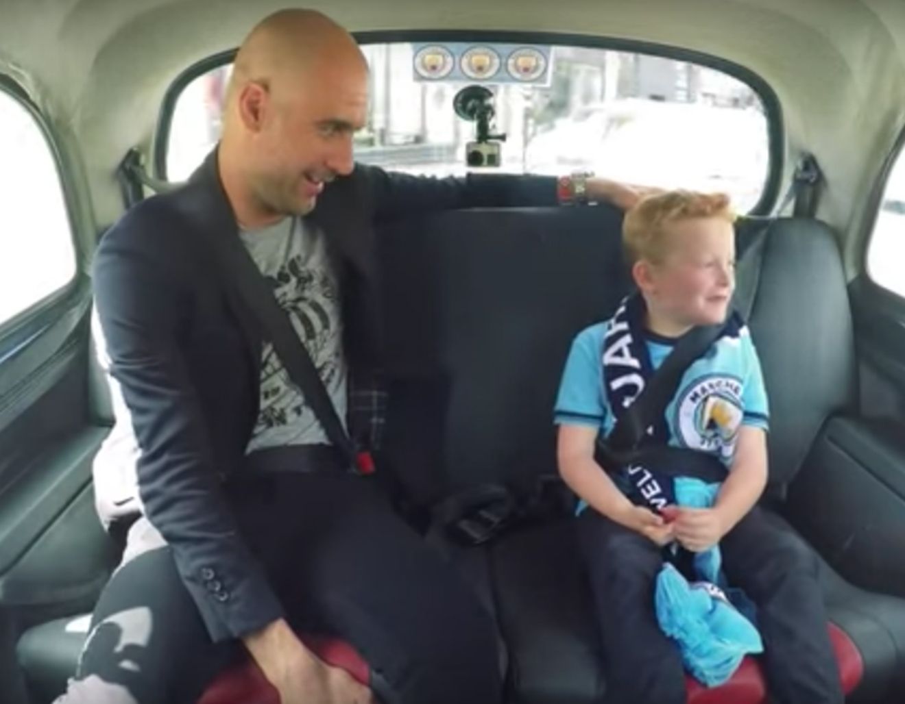 El divertido vídeo de Guardiola con un niño del Manchester City