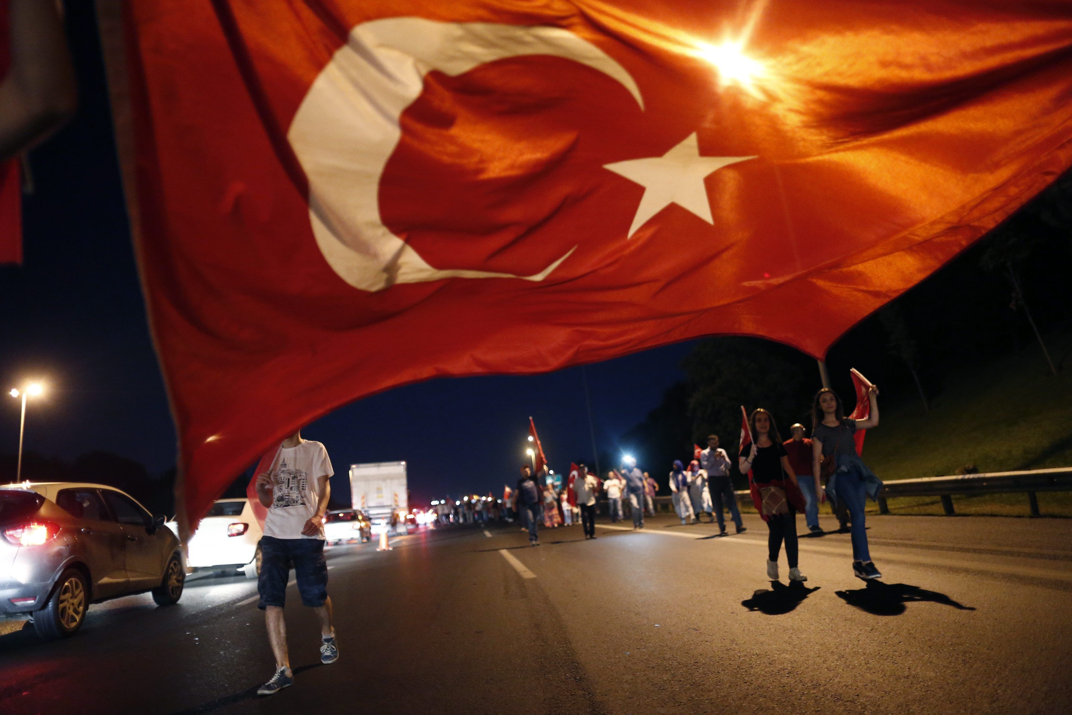 Vídeo: Erdogan saca pecho de sus medidas represivas después del golpe