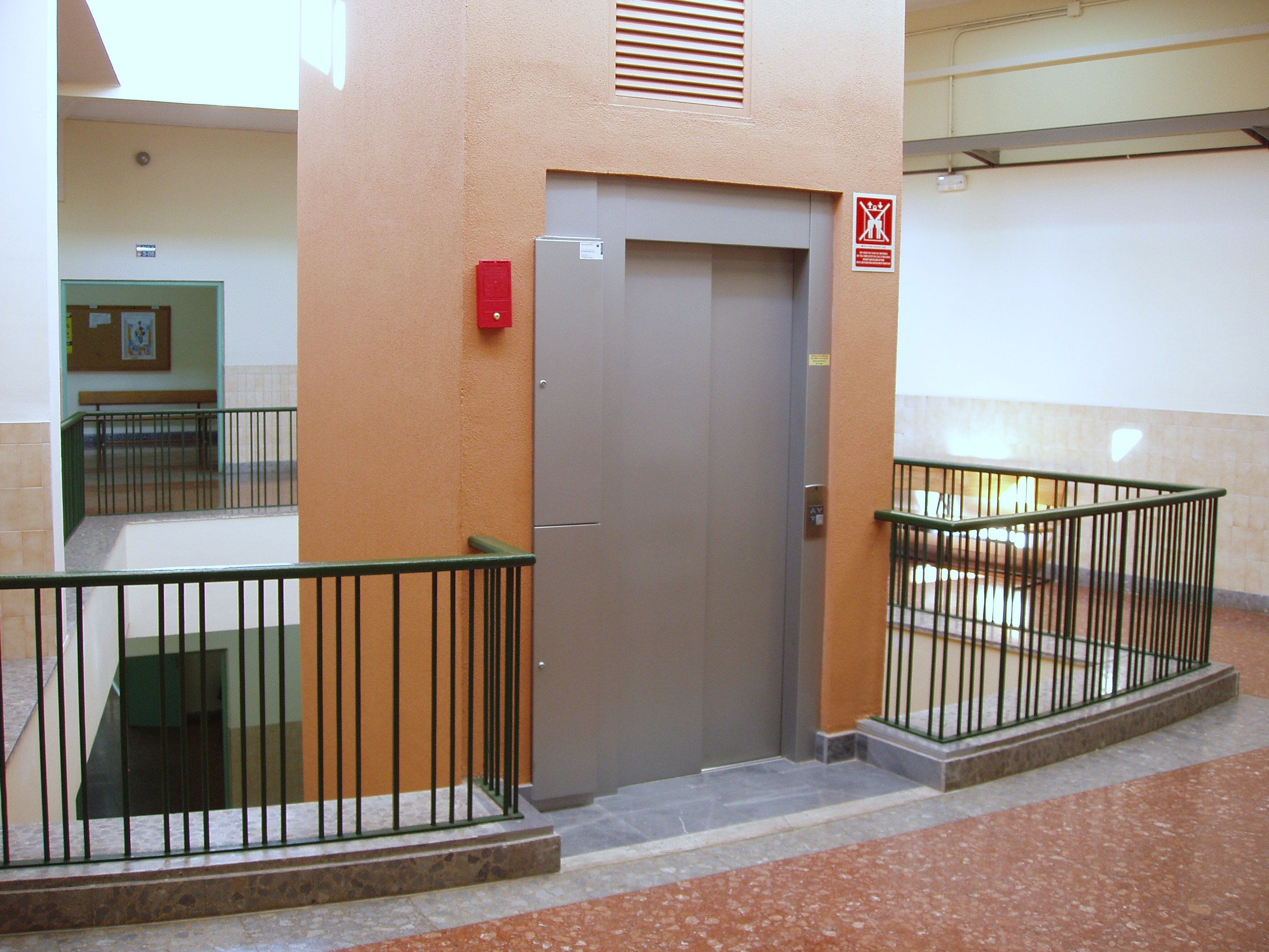 Cárcel por agredir sexualmente en ascensores de Barcelona a cuatro chicas