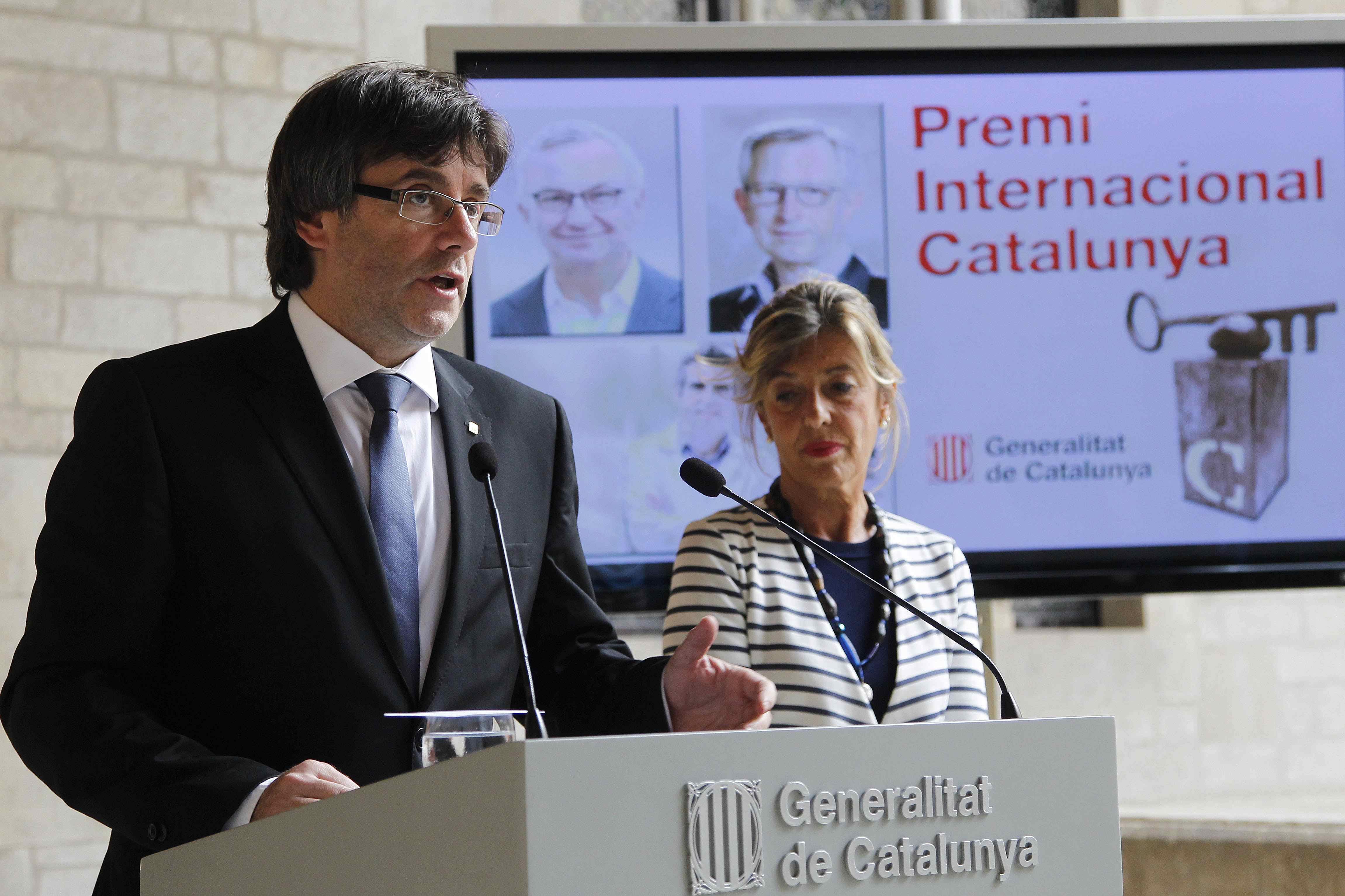 Tres oncòlegs catalans guanyen el Premi Catalunya