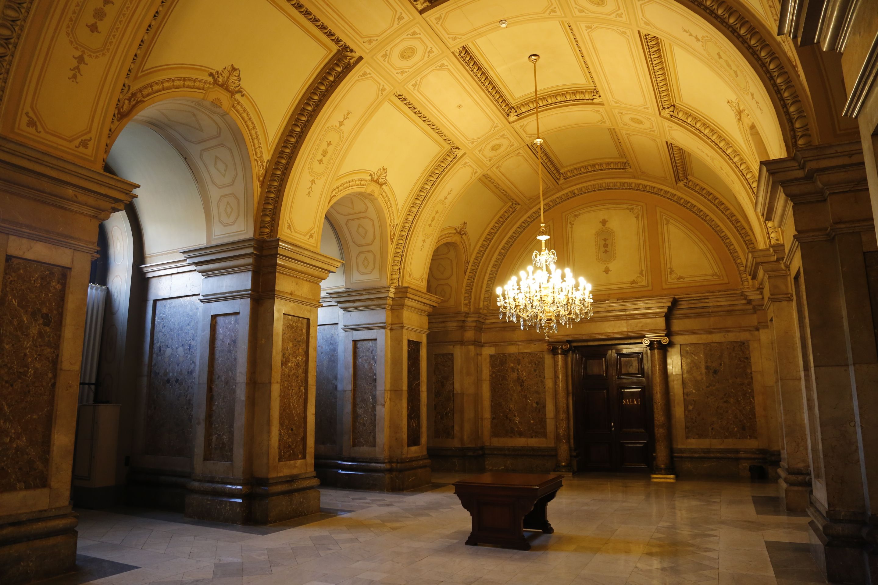 Los grupos del Parlament recibirán 15 millones