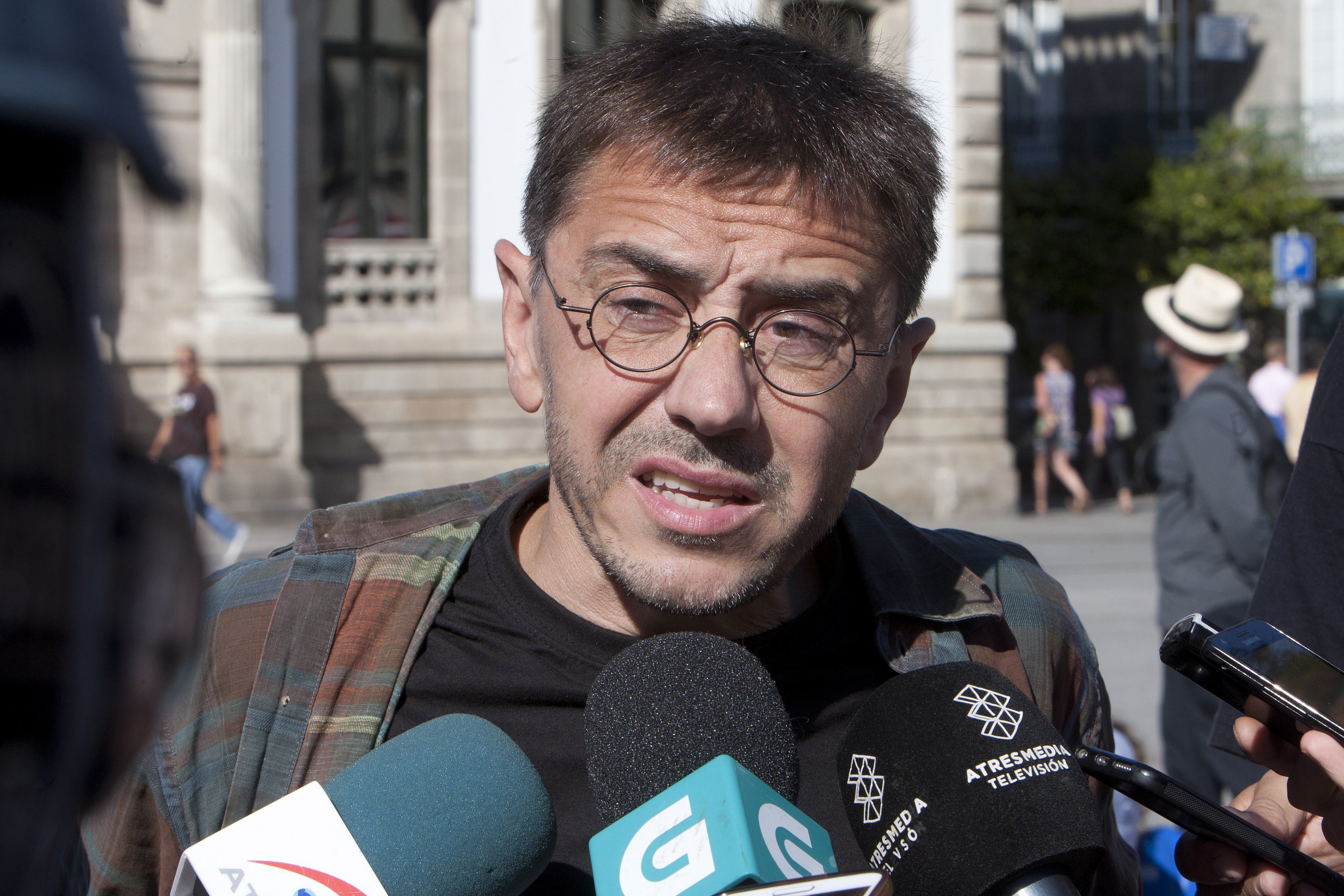 Monedero insta a Vallecas a desinfectar con lejía por la presencia de Vox