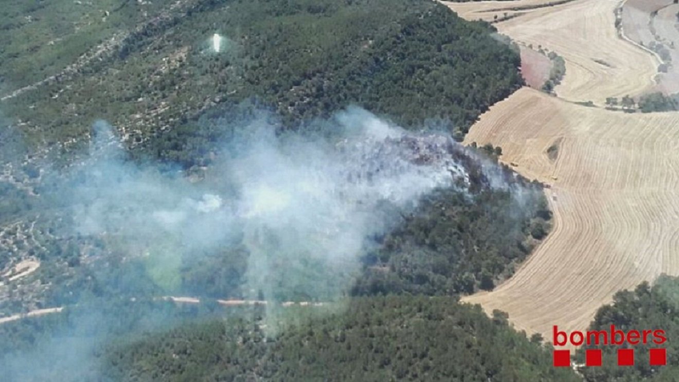 Estabilizado el incendio de Santa Maria de Miralles (Anoia)