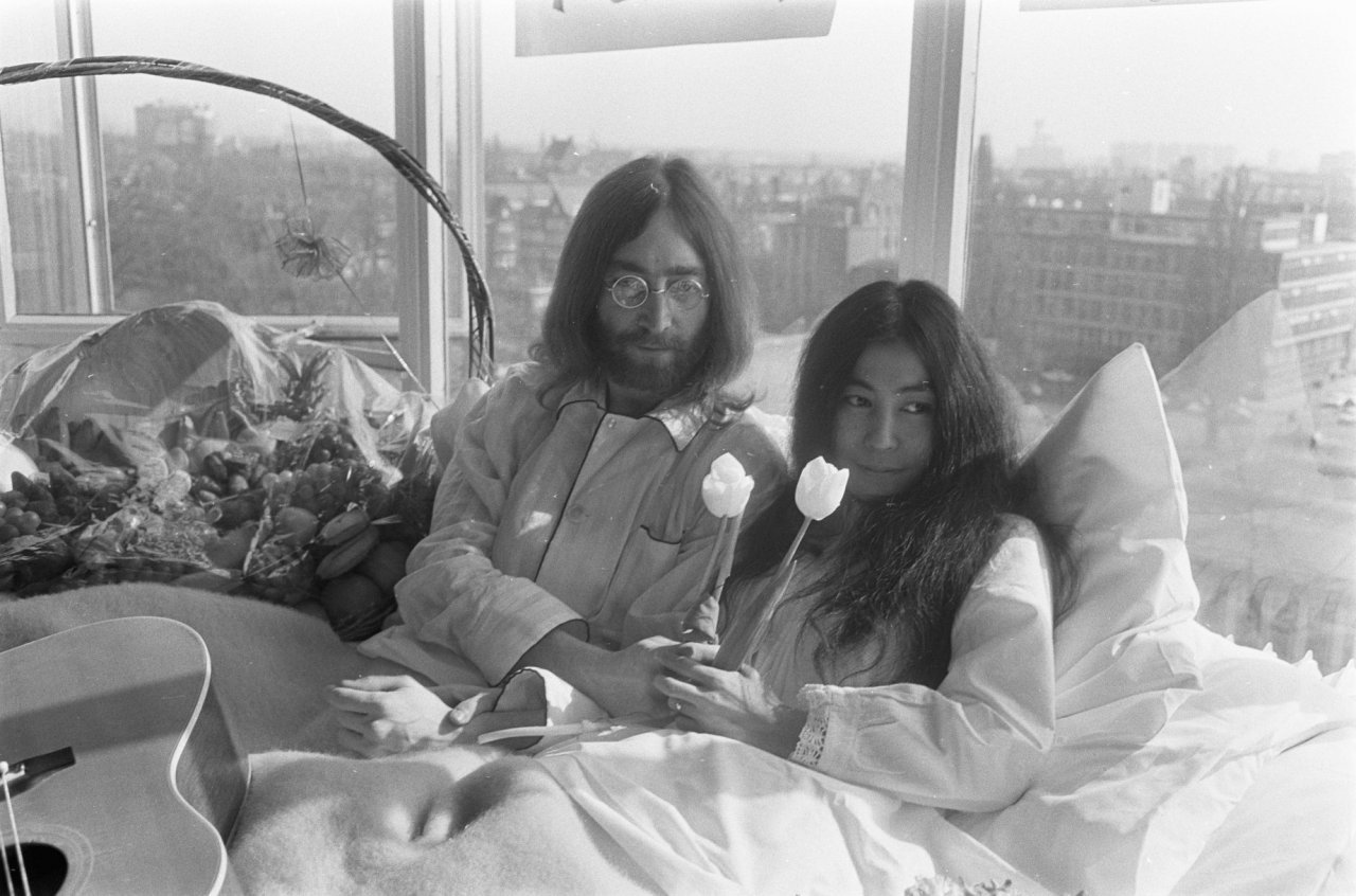 "Yoko Ono va separar els Beatles, separarà Espanya?", 10 tuits sobre el seu suport al referèndum