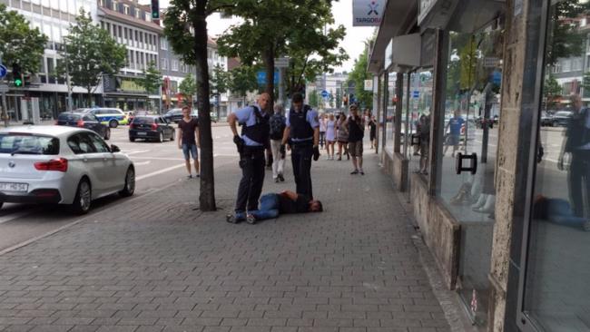 Un refugiat sirià mata una dona amb un matxet i fereix dos policies a Alemanya