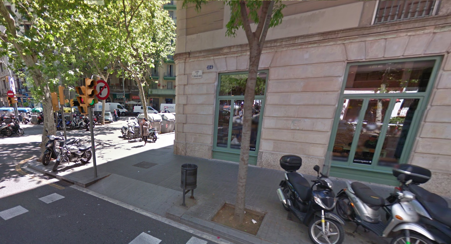 Muere un ciclista después de chocar con un camión de la limpieza en Barcelona