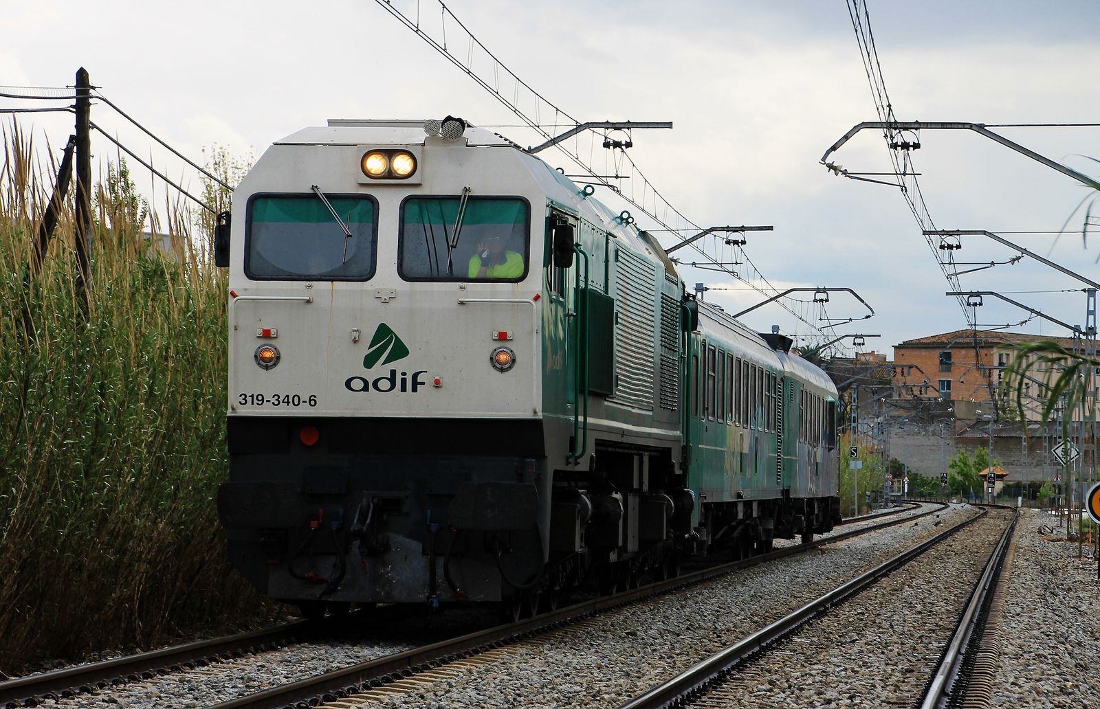 La CNMC expedienta Adif por inflar el peaje que cobra a los trenes