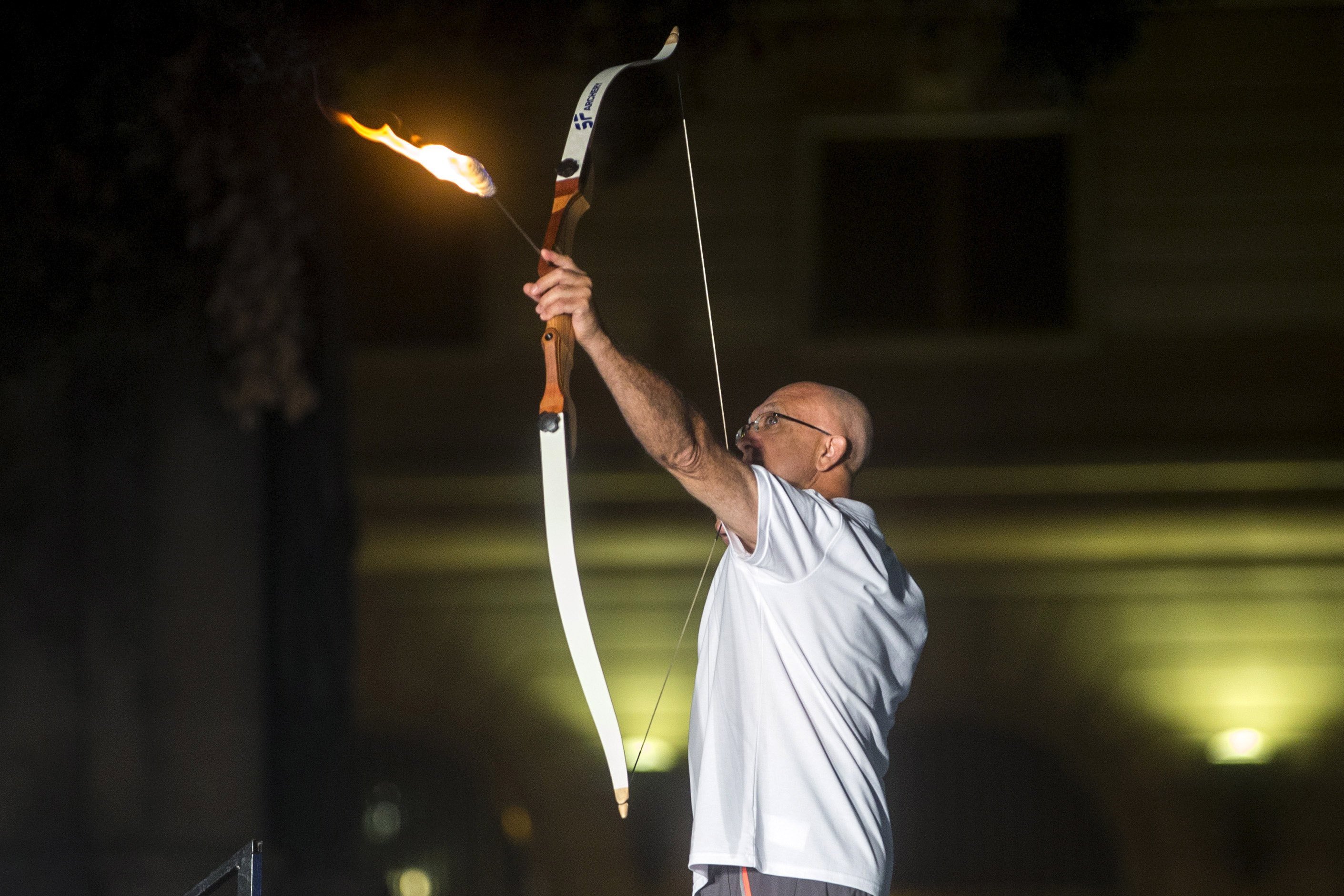 Los ciudadanos vuelven a encender la llama de la Barcelona olímpica