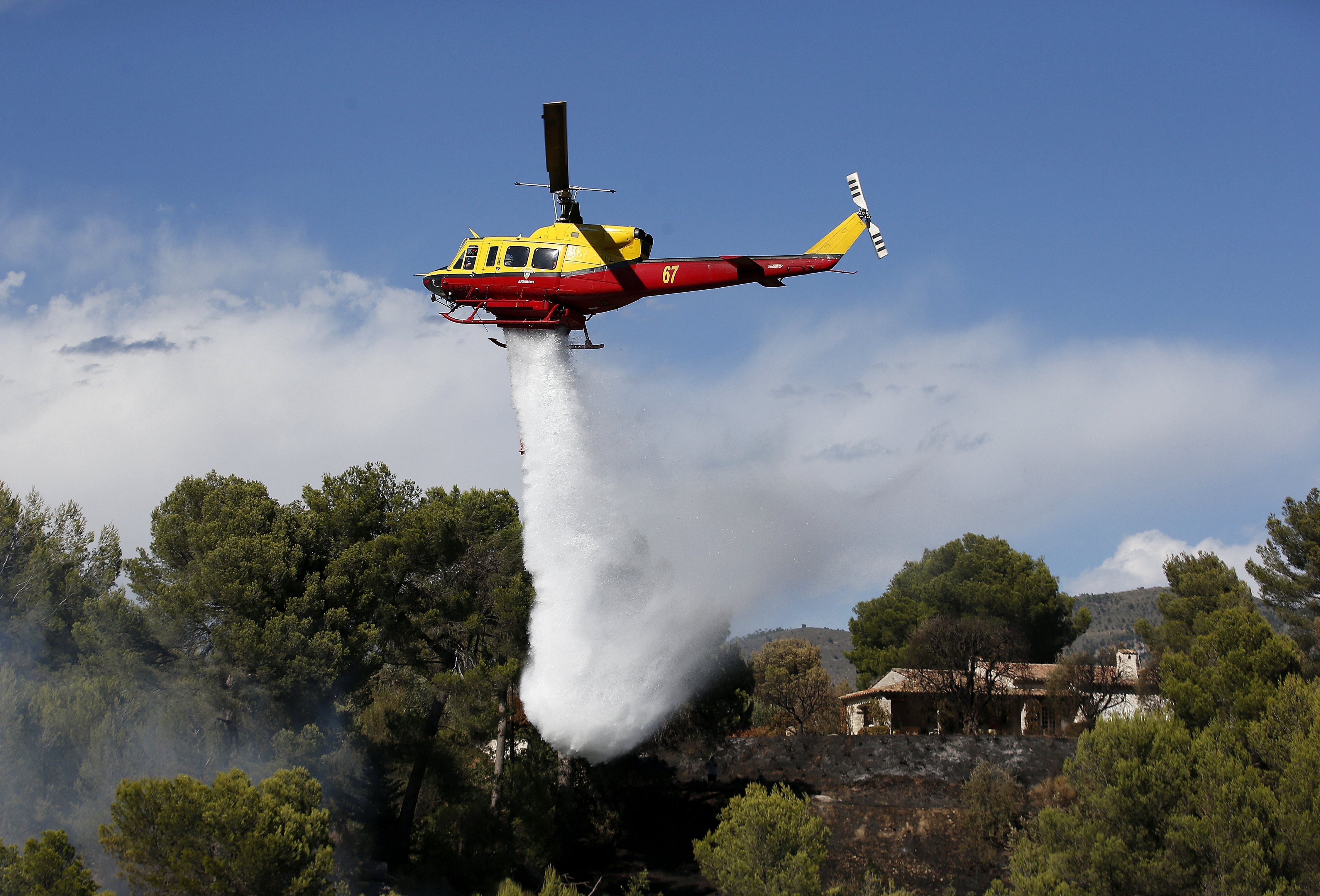 Evacuades 12.000 persones per un incendi al sud de França