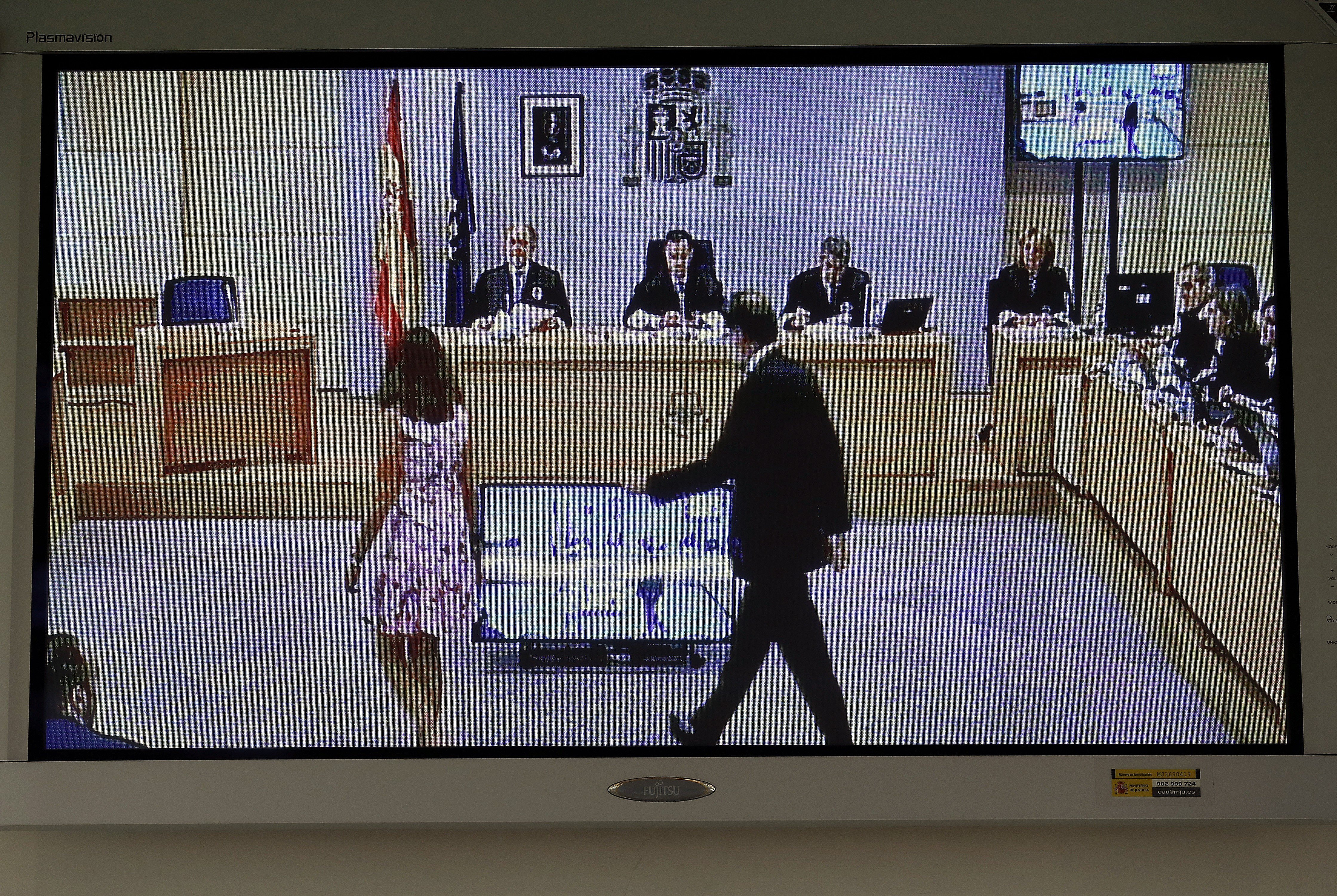 Vídeo: Rajoy se sienta a la derecha del tribunal y hace enfadar a la acusación