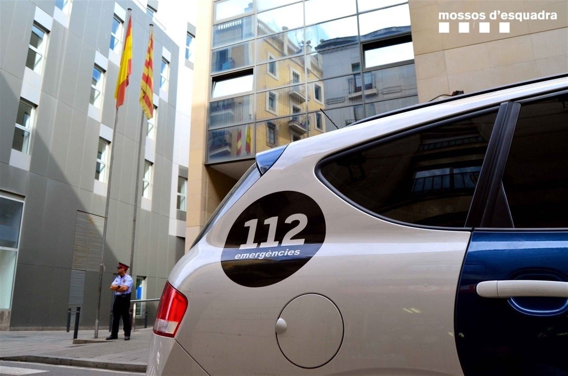 Four hooded figures assault citizen in Figueres polling station