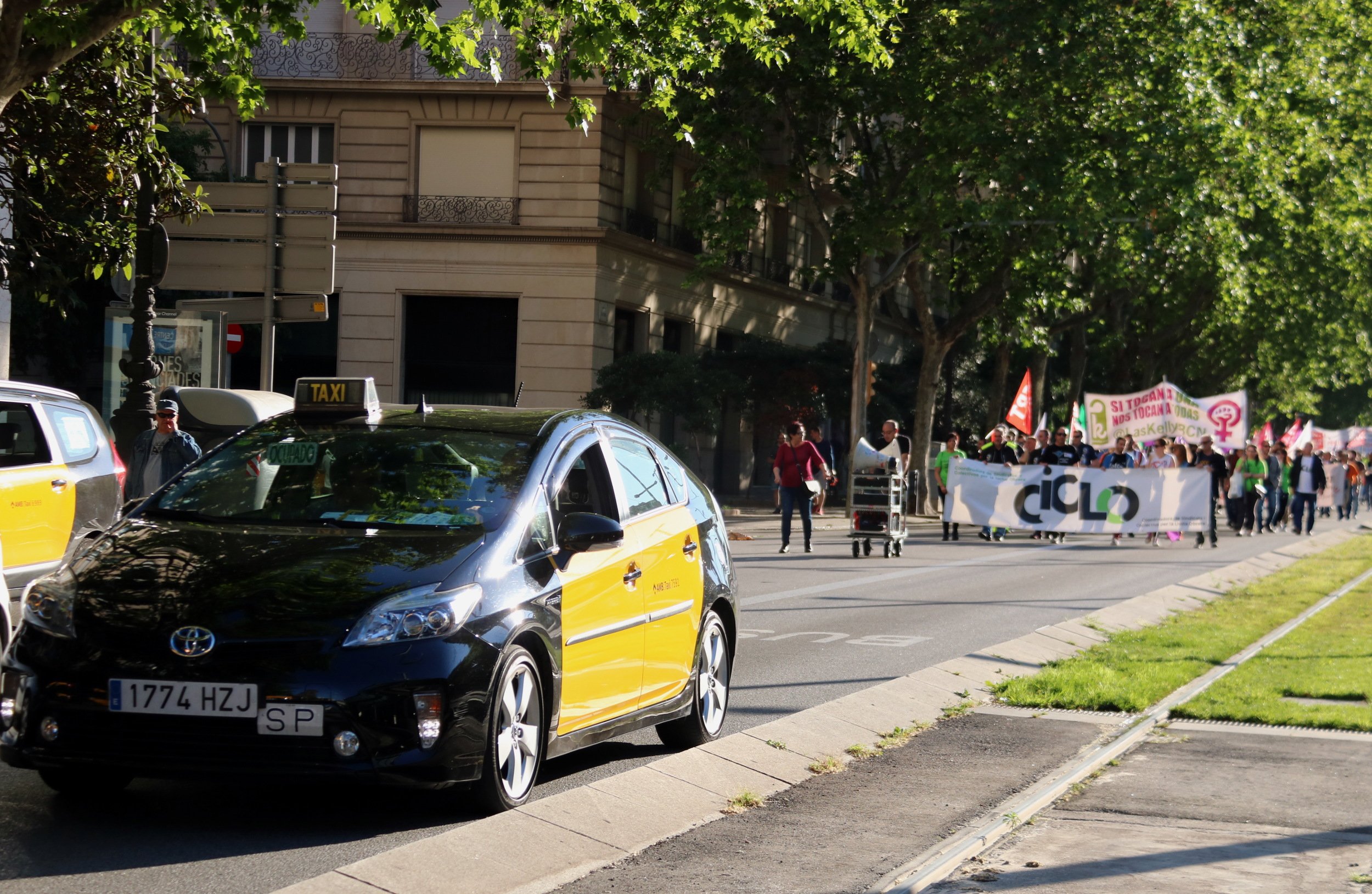 Els taxistes reprenen la marxa lenta per col·lapsar la Diagonal