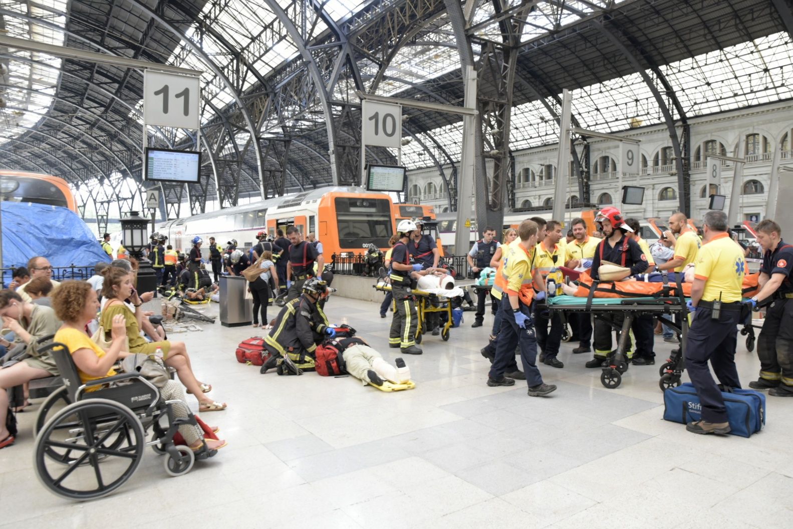 Medio centenar de heridos en un accidente de tren en la estación de Francia, en Barcelona