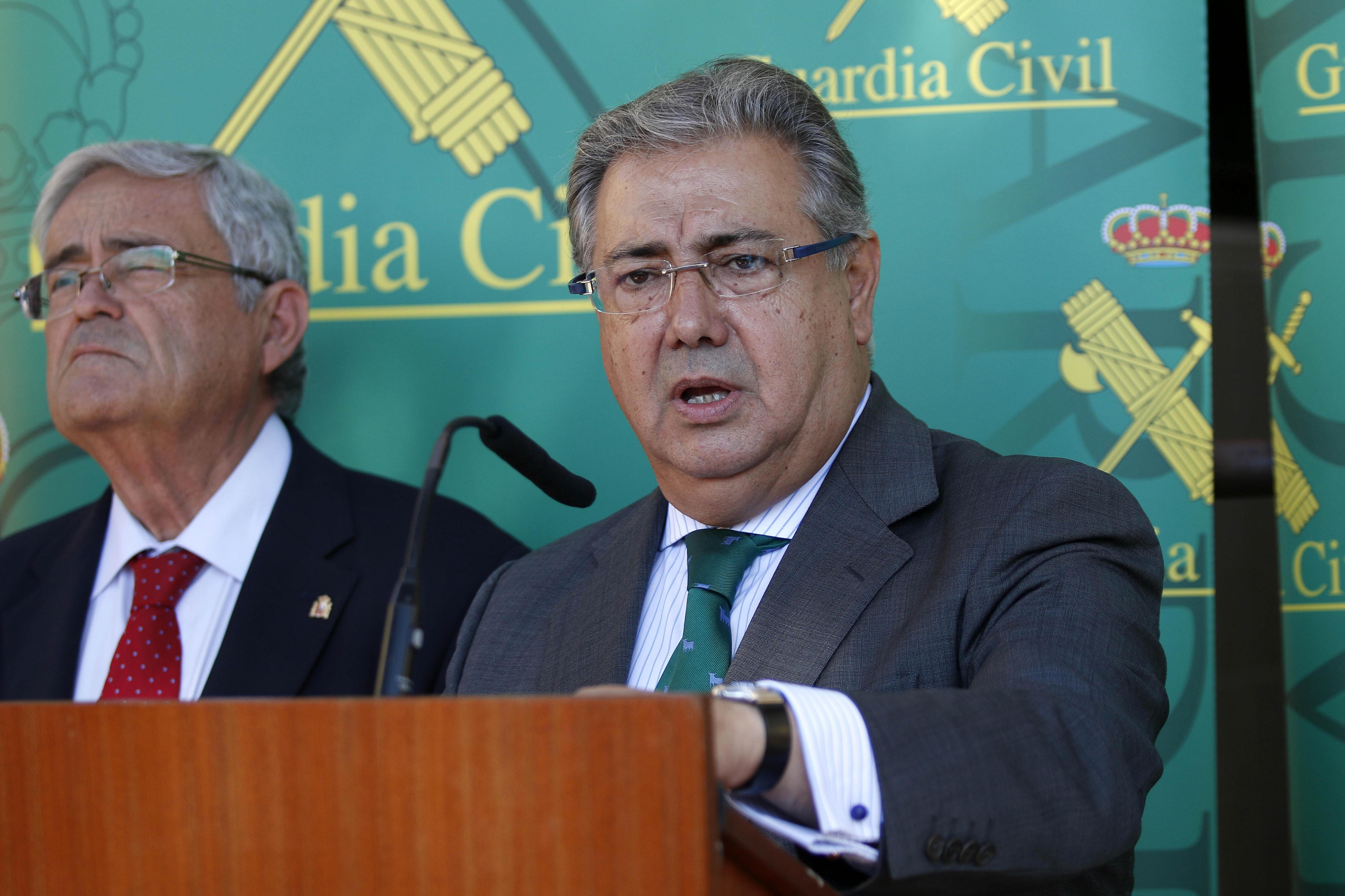 El ministro Zoido acusa a la CUP de "intimidar" a la Guardia Civil