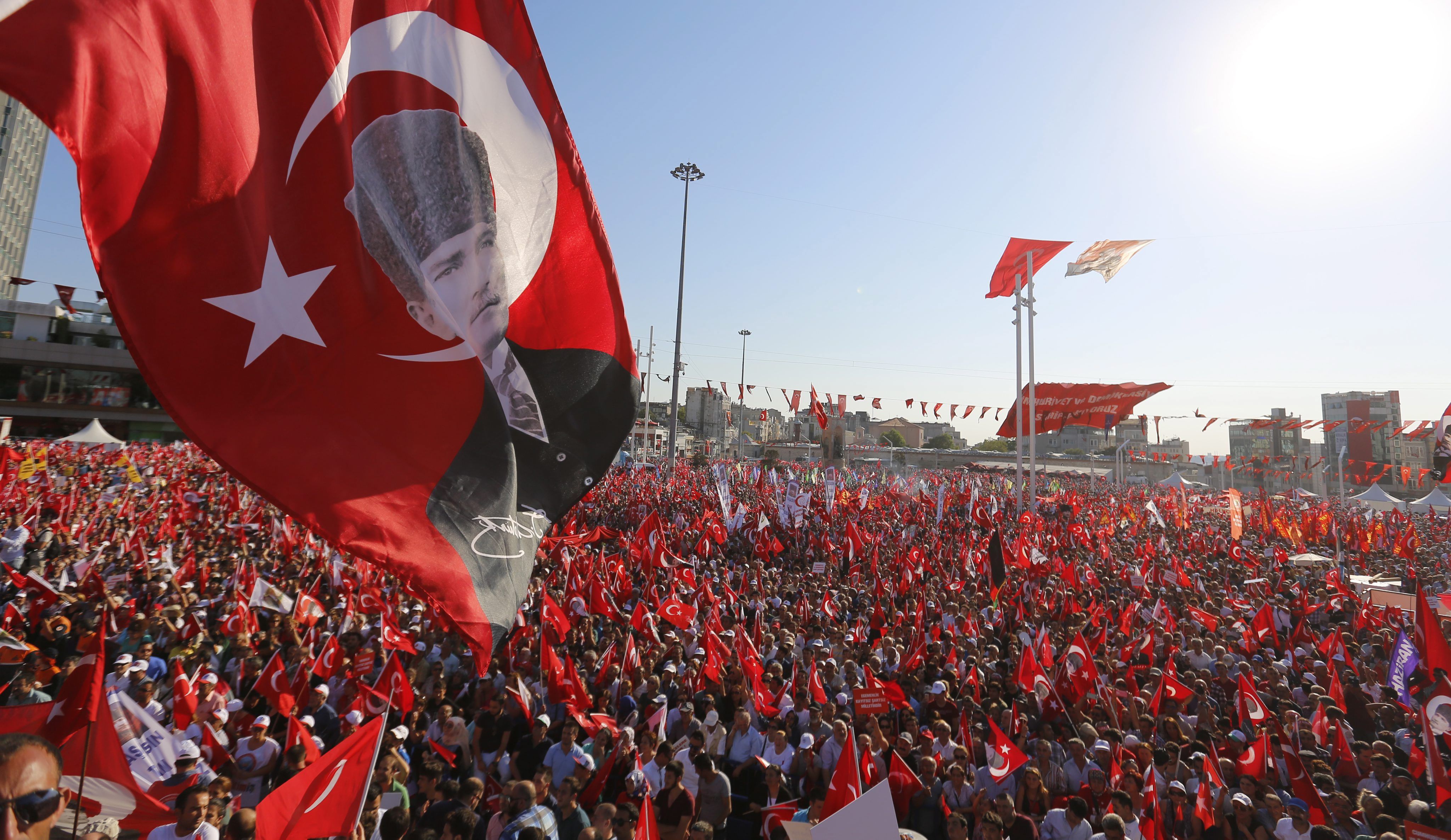Las autoridades turcas emiten orden de arresto contra 47 periodistas