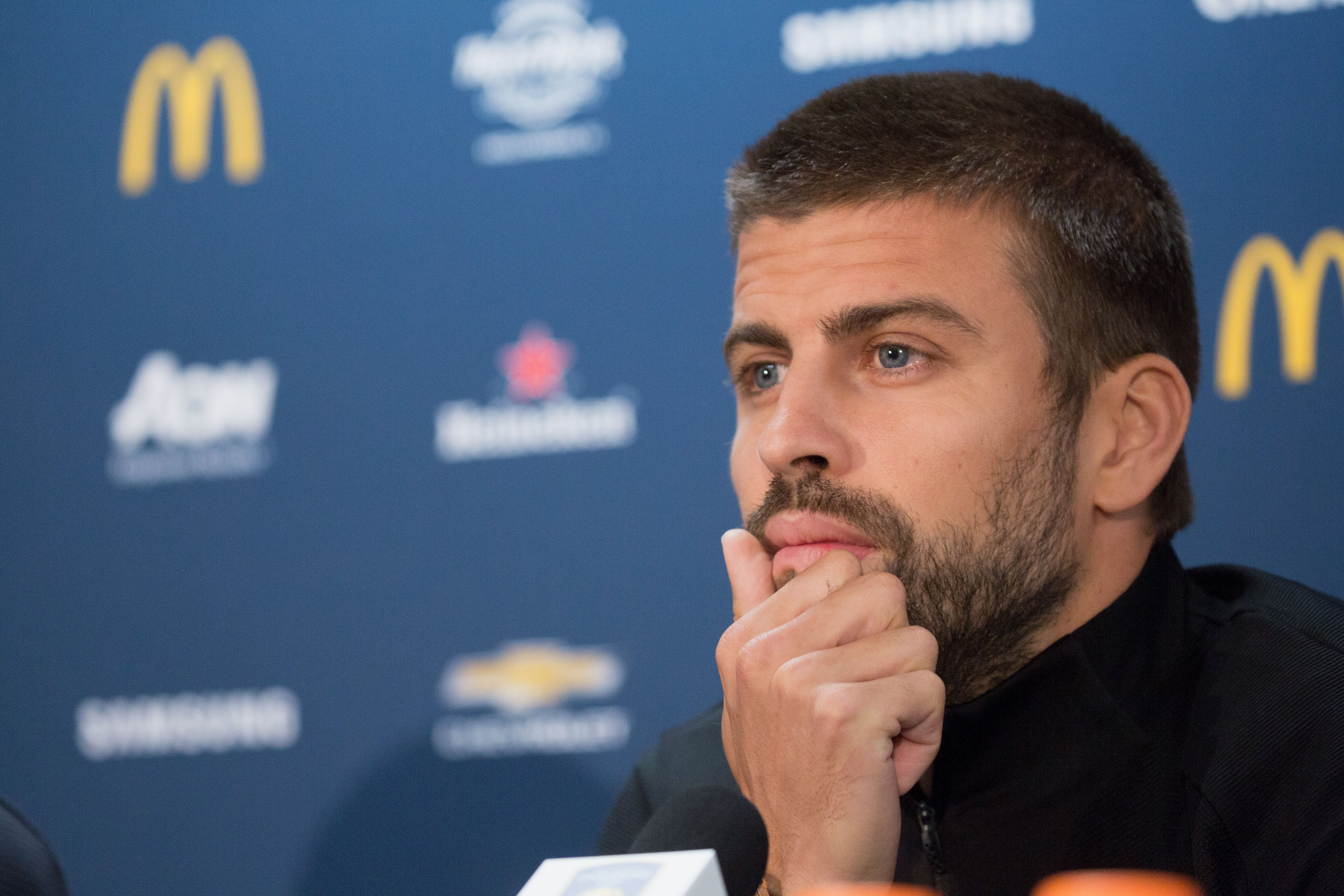 Piqué s'estrena com a 'periodista' entrevistant Messi i Neymar