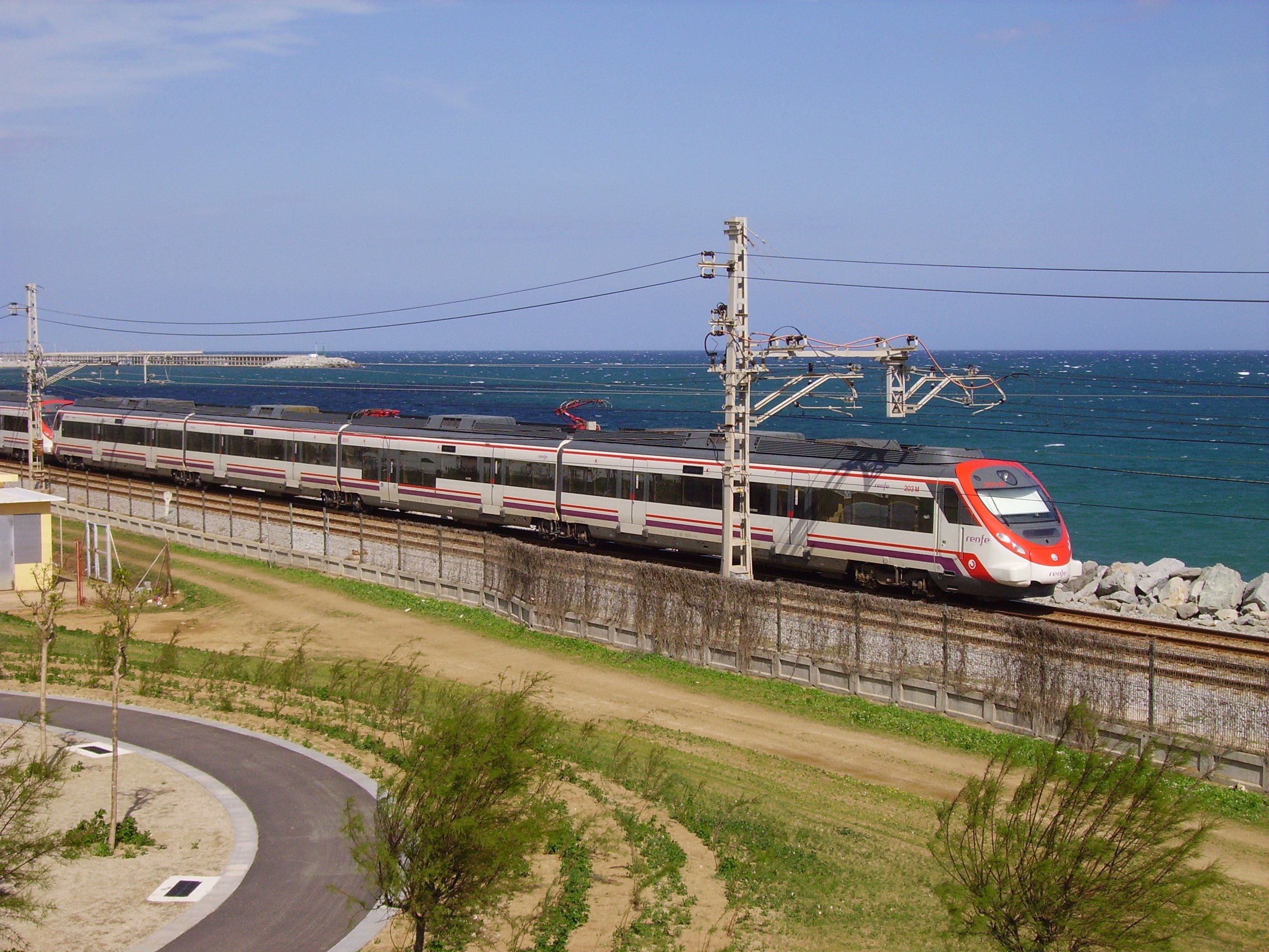 Més trens per anar a la platja