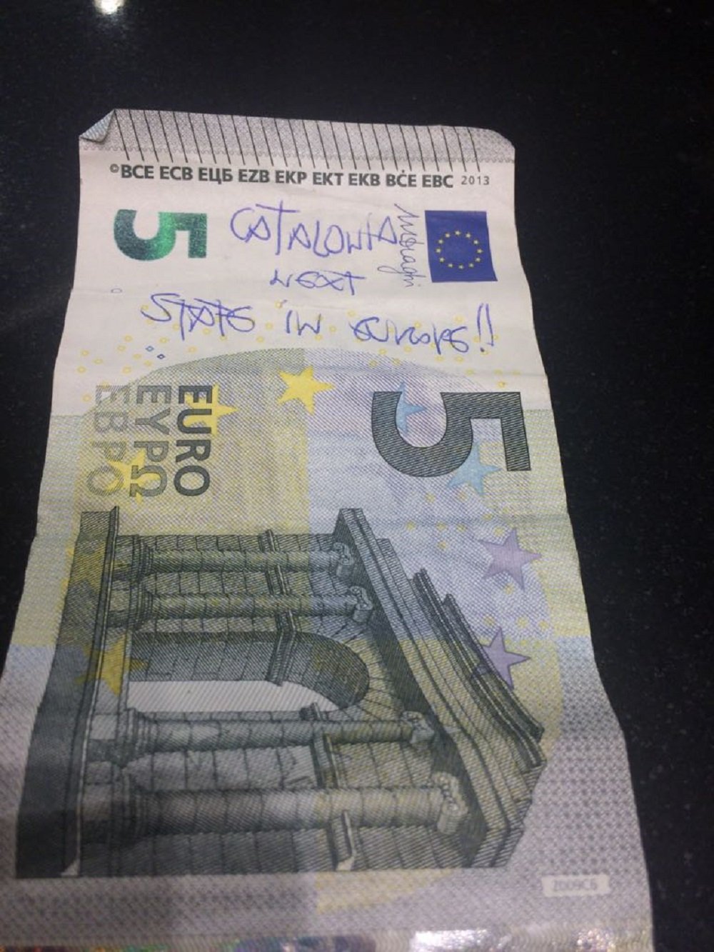 Ya circulan billetes de euro catalanes