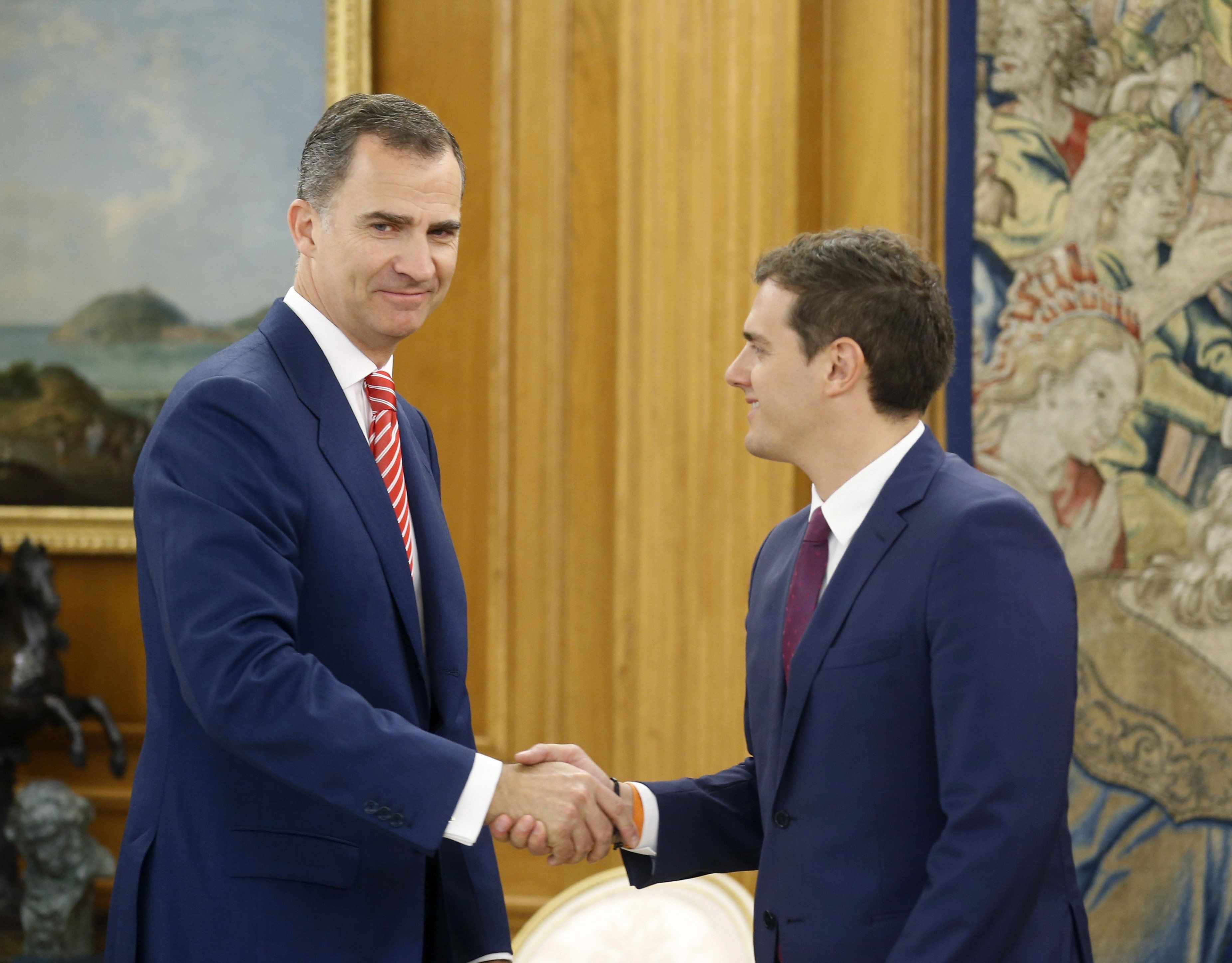 Rivera propone al Rey la gran coalición sin Rajoy, o la abstención
