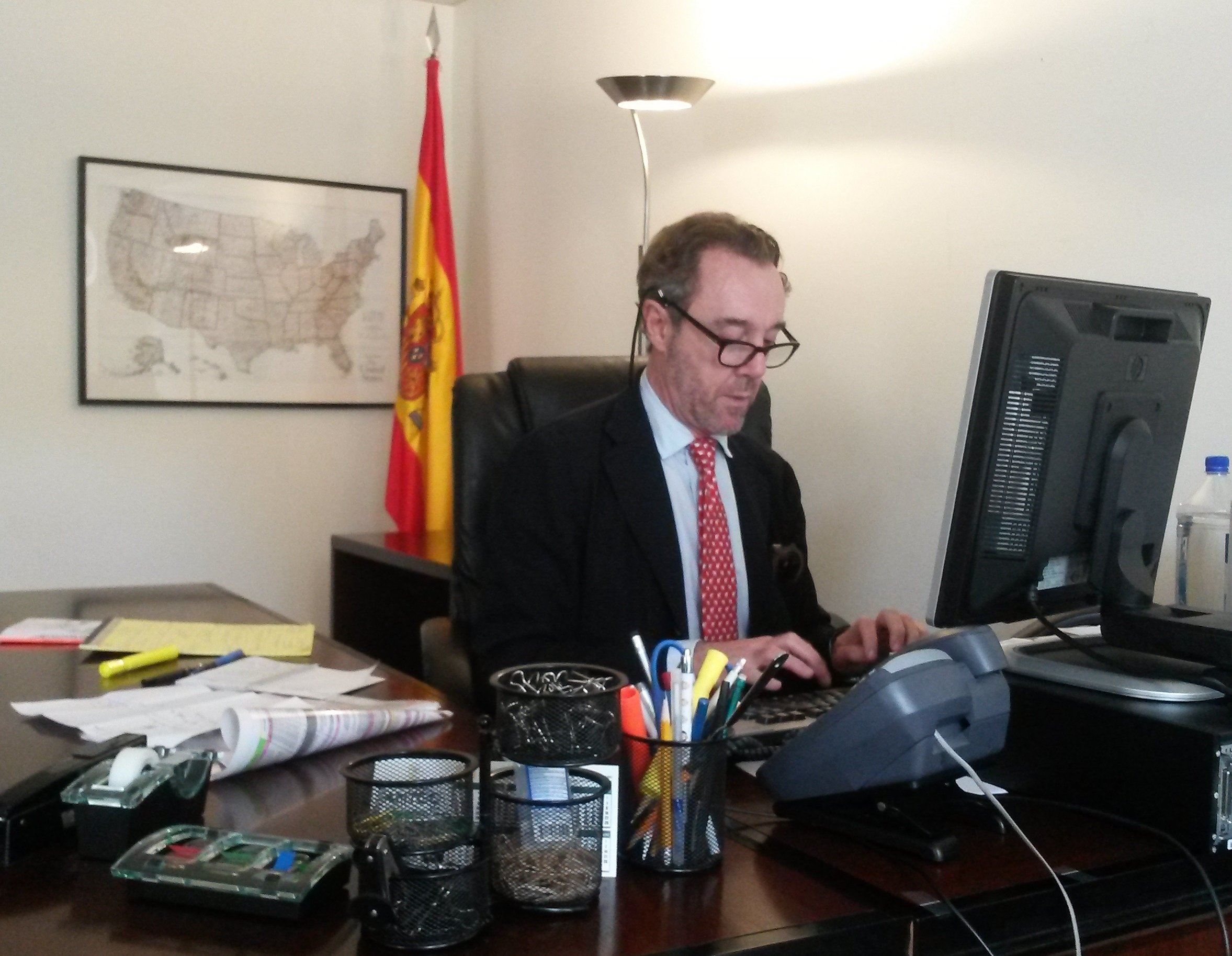 El cònsol destituït es queixava perquè el discriminaven pel seu accent català