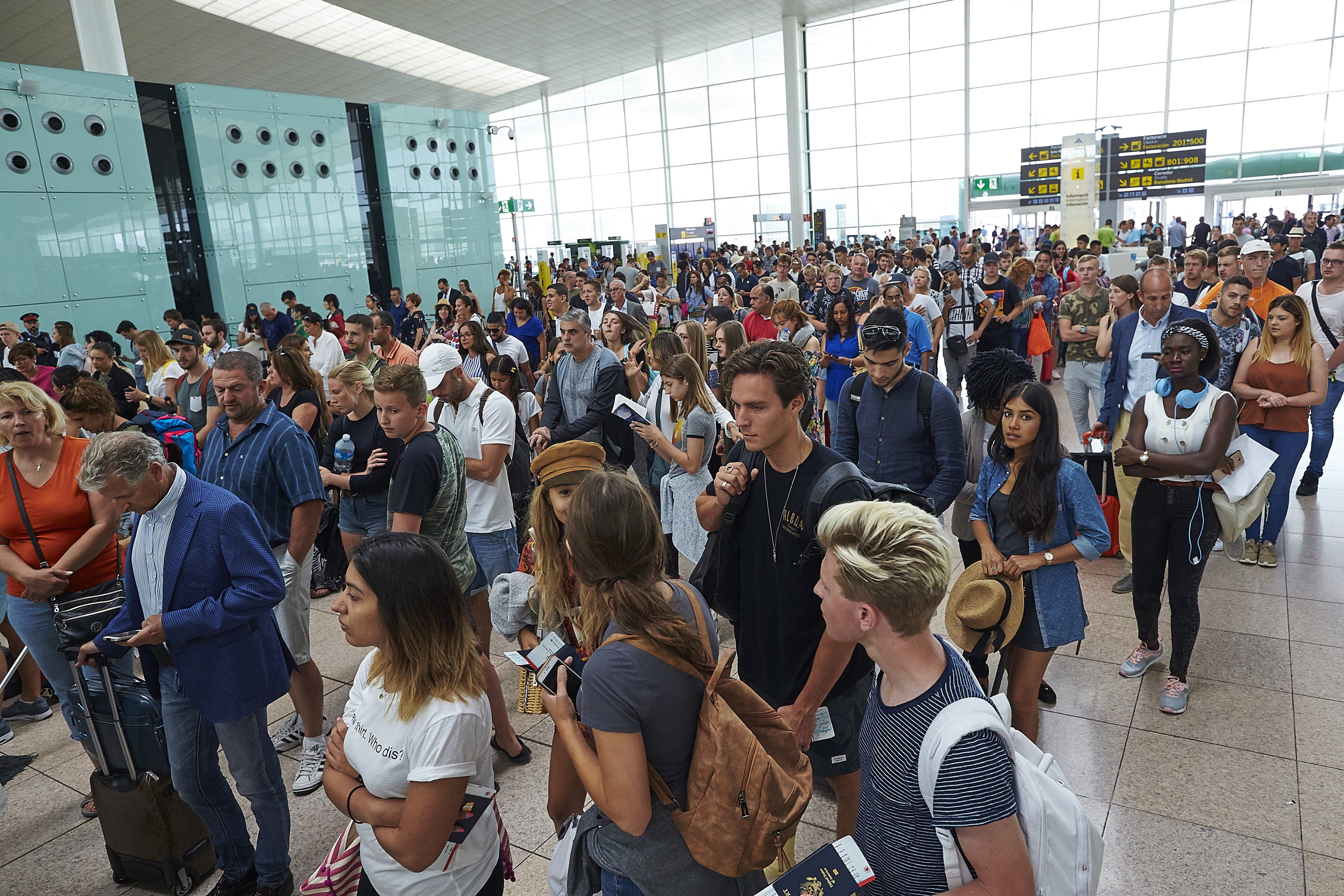 Security staff plan indefinite strike at Barcelona's El Prat airport, 24 hours a day